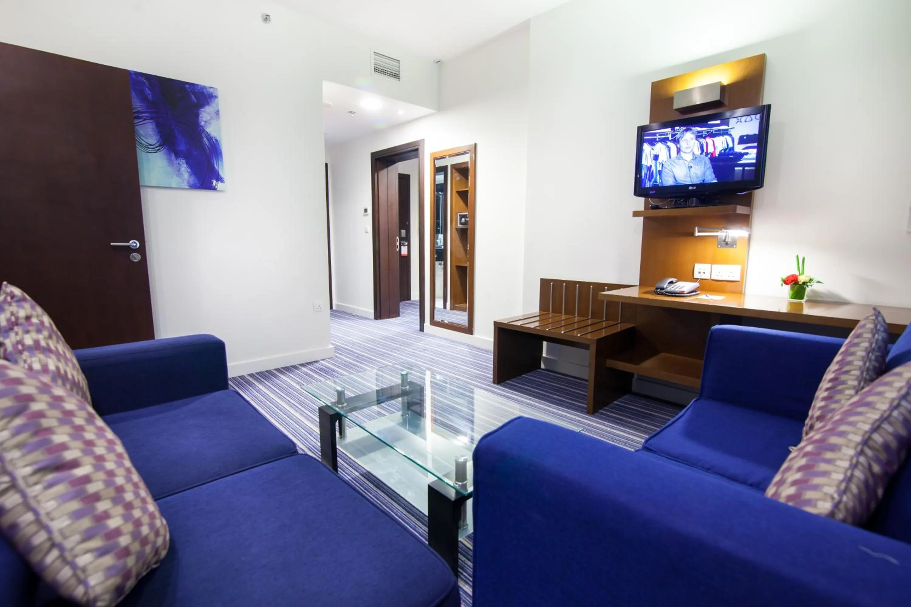 TV and multimedia in Holiday Bahrain Hotel