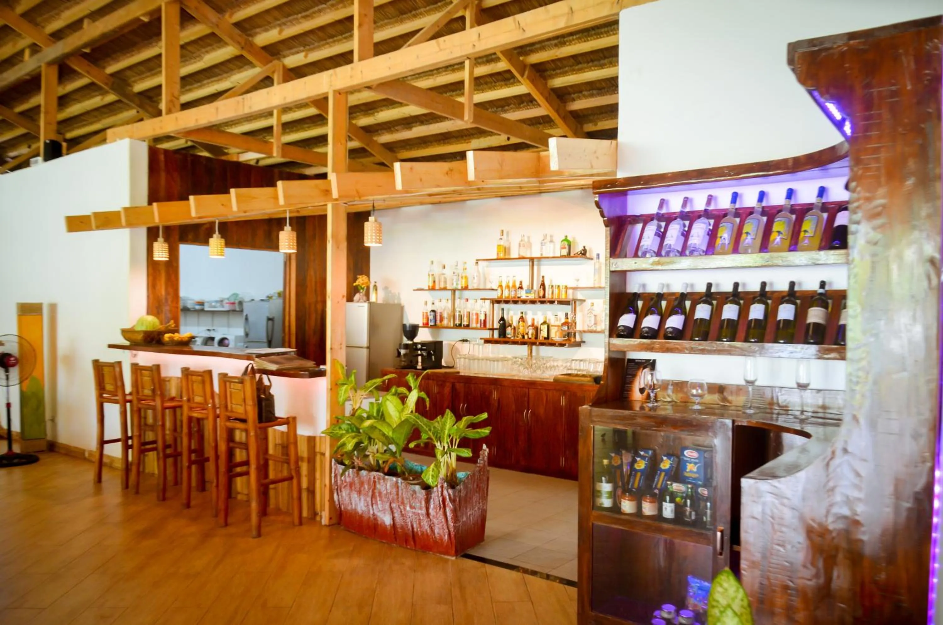 Restaurant/places to eat in Vanilla Sky Dive Resort