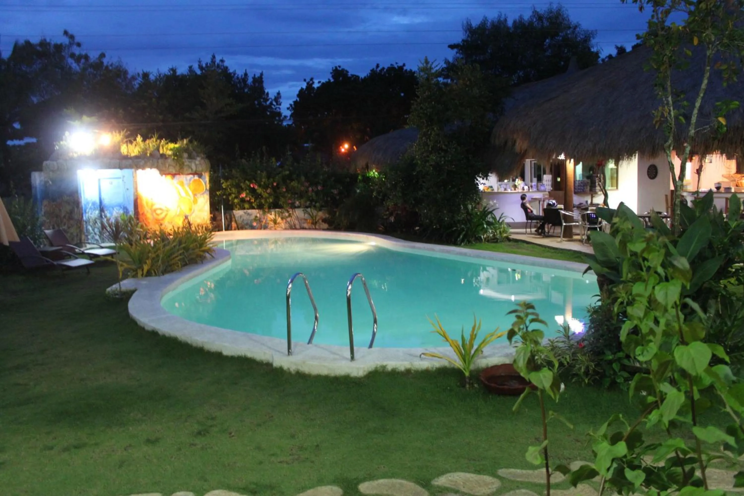 Swimming pool in Vanilla Sky Dive Resort