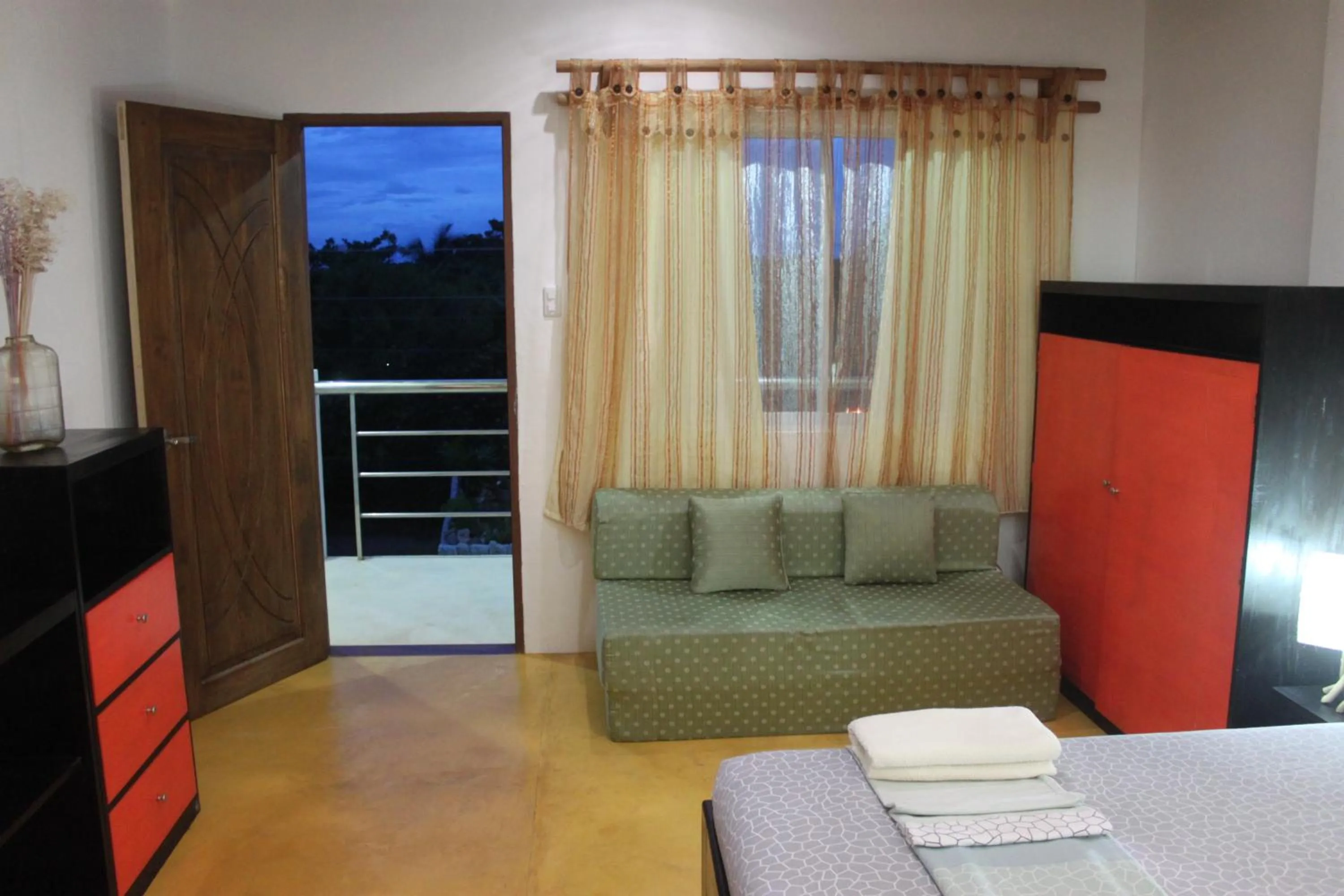 Photo of the whole room, Bed in Vanilla Sky Dive Resort