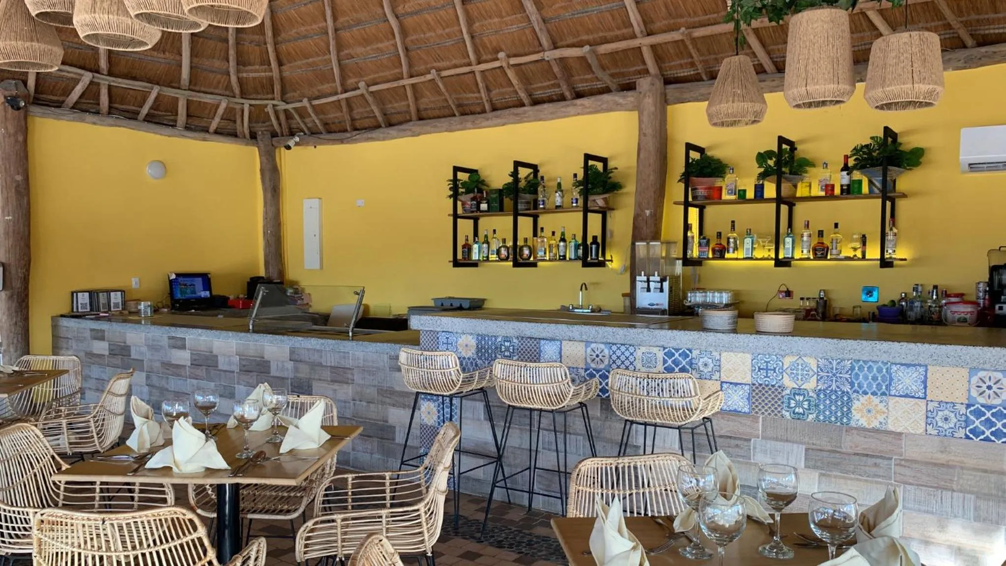Restaurant/places to eat in Hotel Wayira Beach