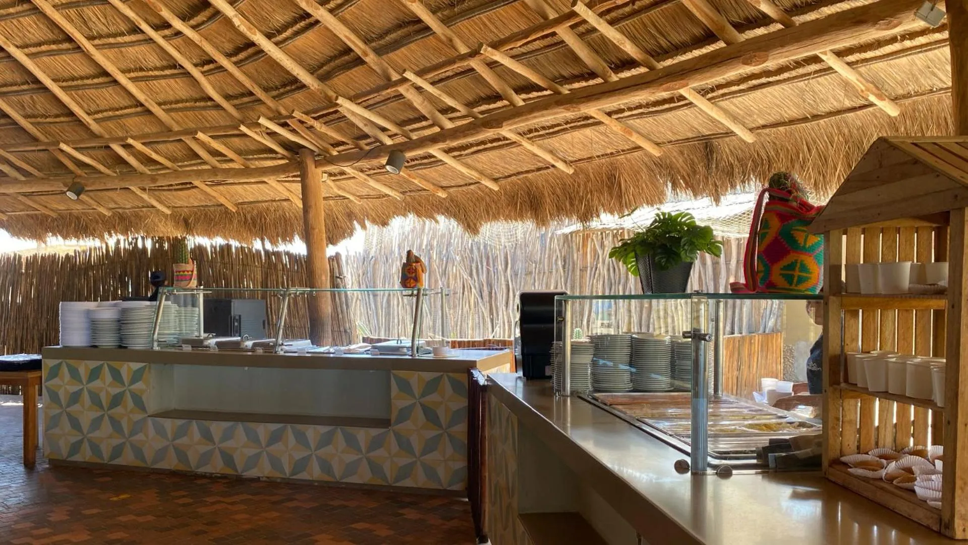 Restaurant/places to eat in Hotel Wayira Beach