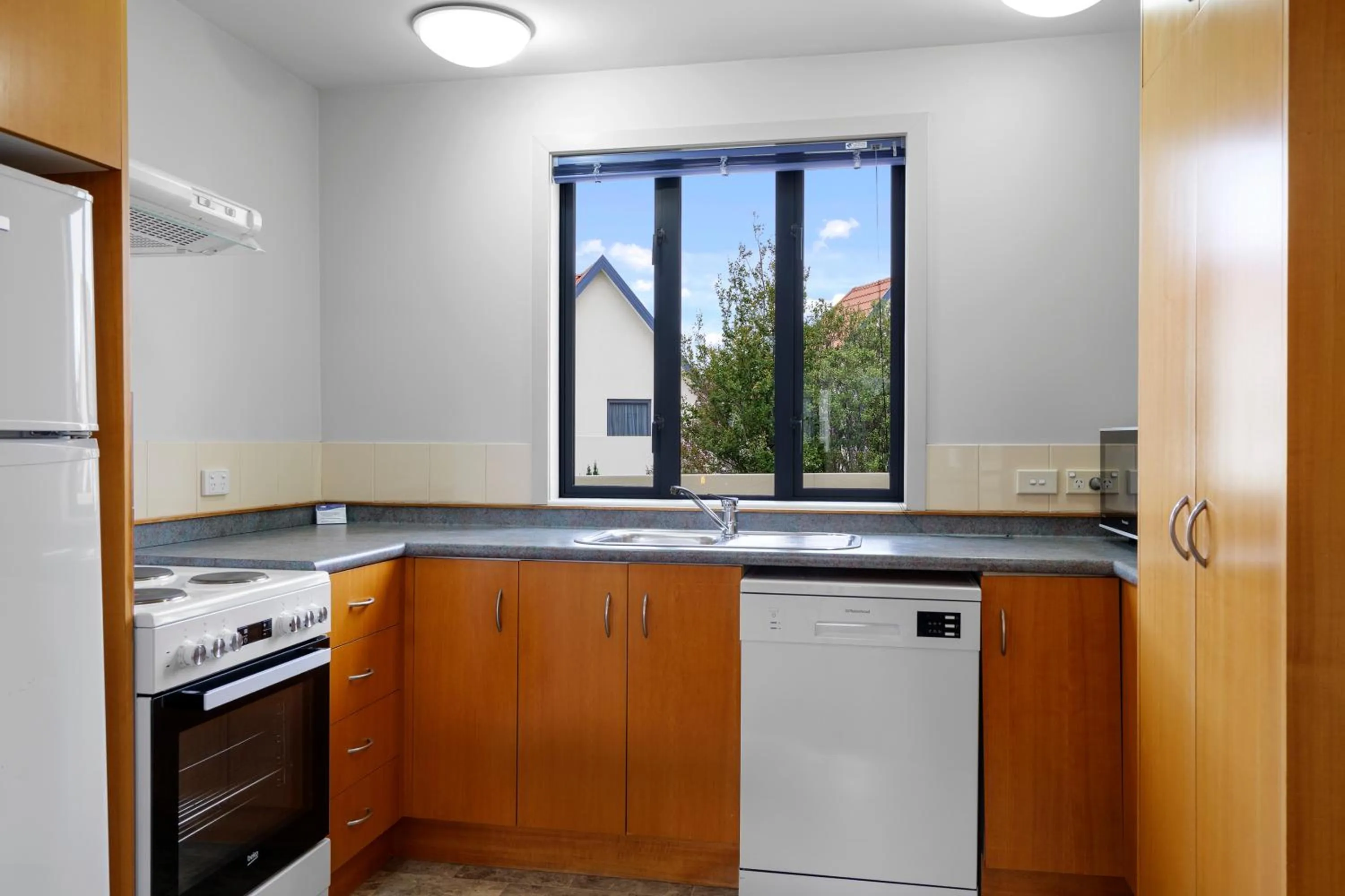 Kitchen or kitchenette in Bella Vista Motel & Apartments Christchurch