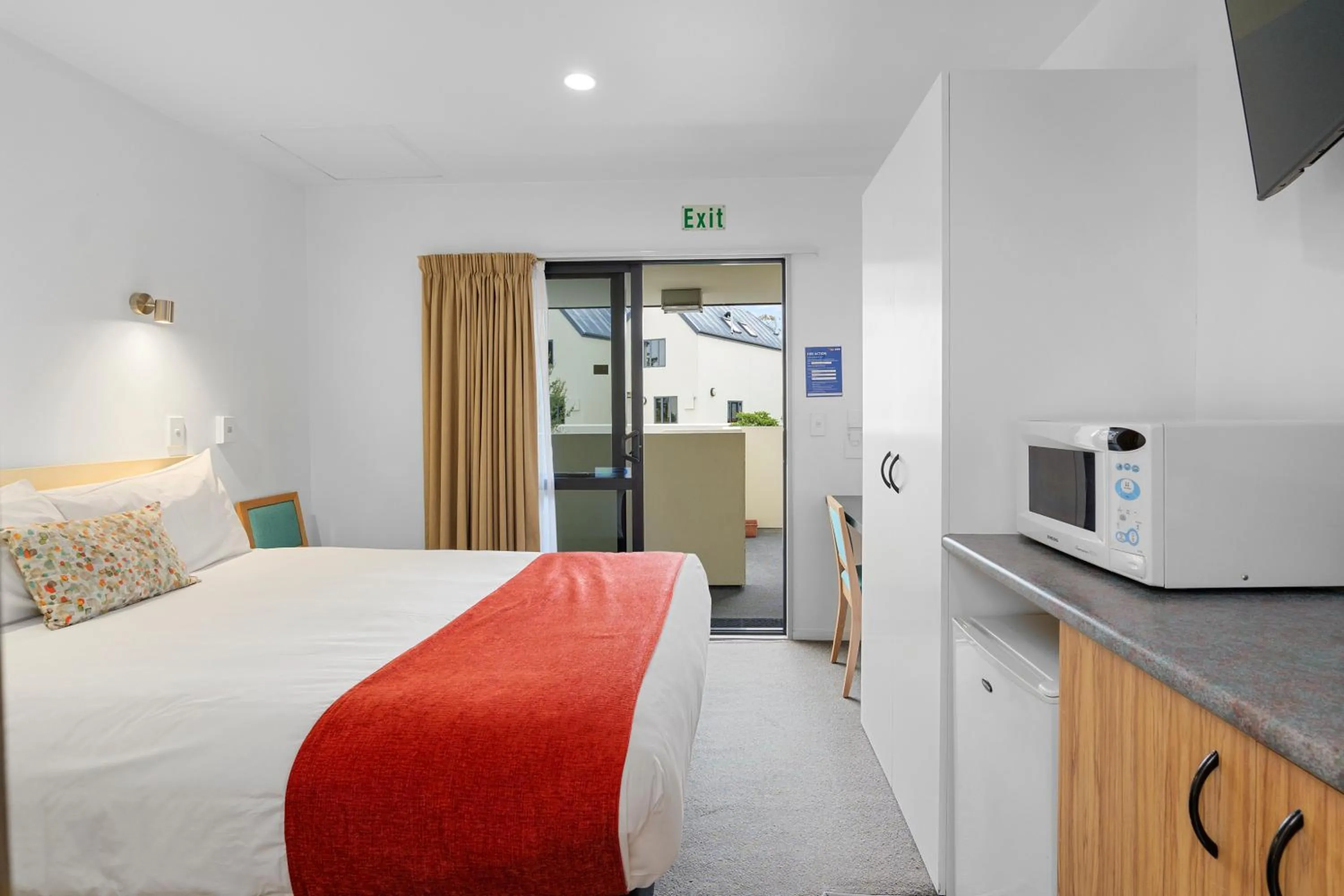 TV and multimedia, Bed in Bella Vista Motel & Apartments Christchurch