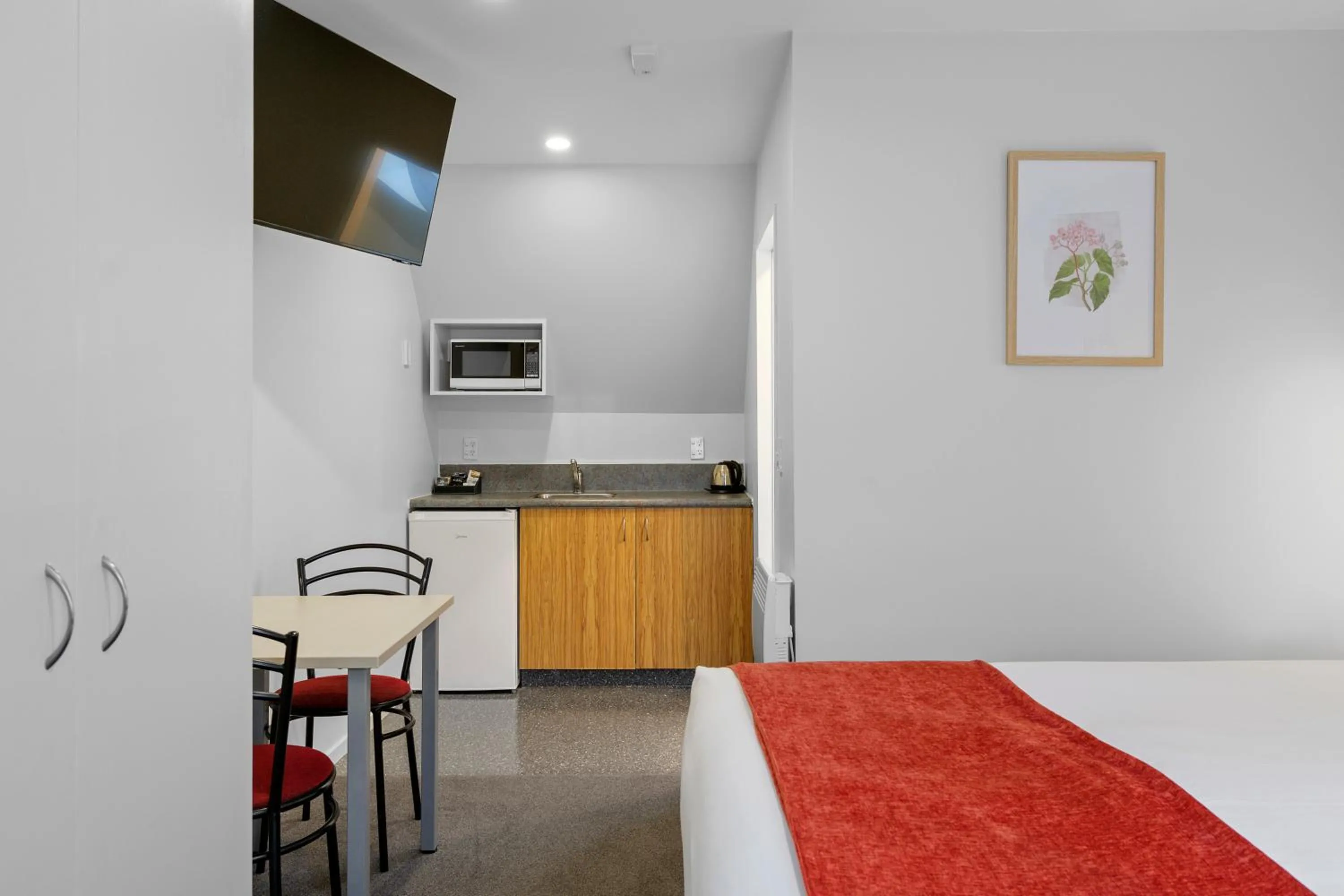 TV and multimedia, Bed in Bella Vista Motel & Apartments Christchurch