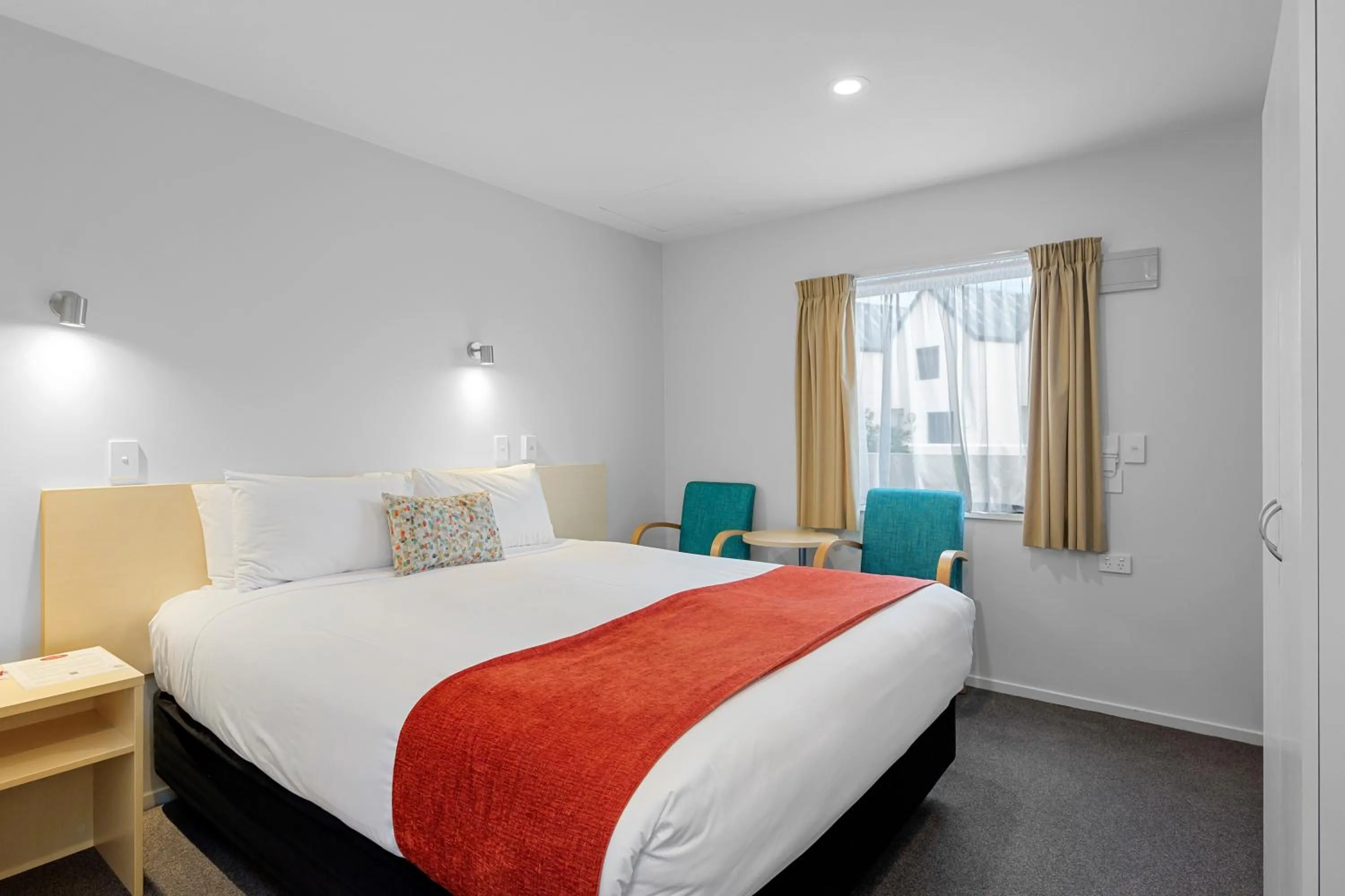 Living room, Bed in Bella Vista Motel & Apartments Christchurch