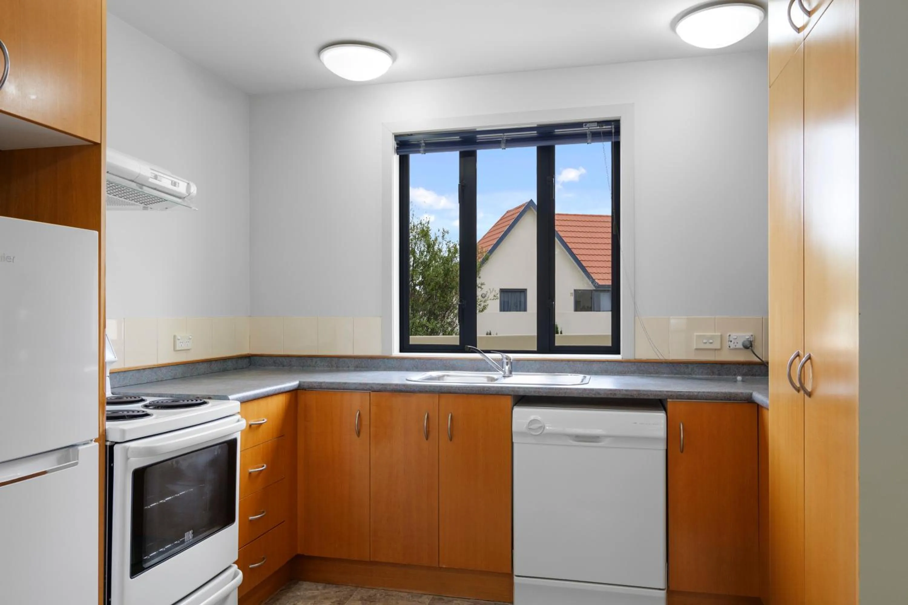 Kitchen or kitchenette in Bella Vista Motel & Apartments Christchurch
