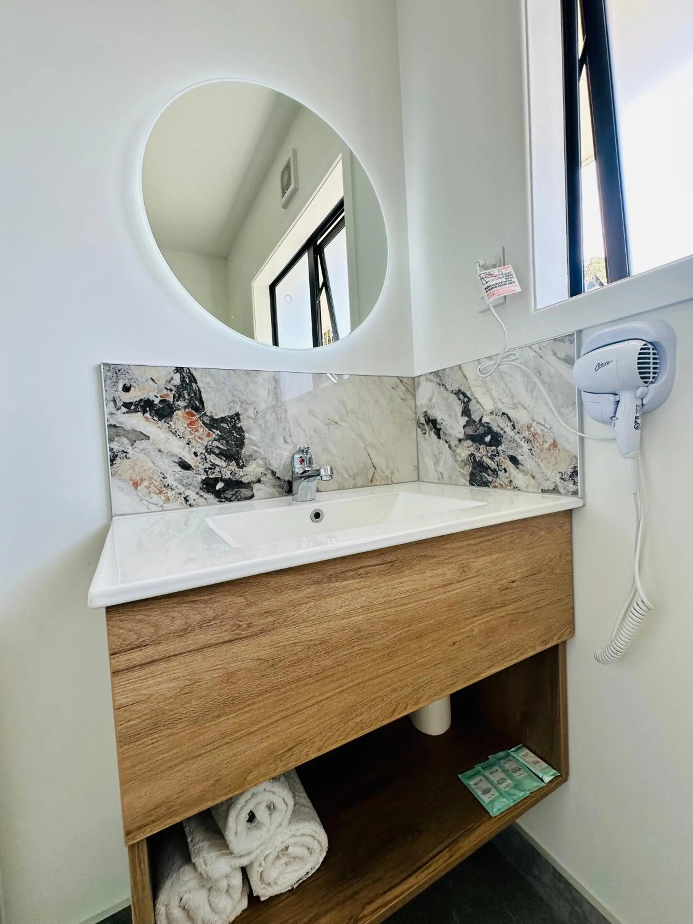 Bathroom in Airport Gold Star Motel