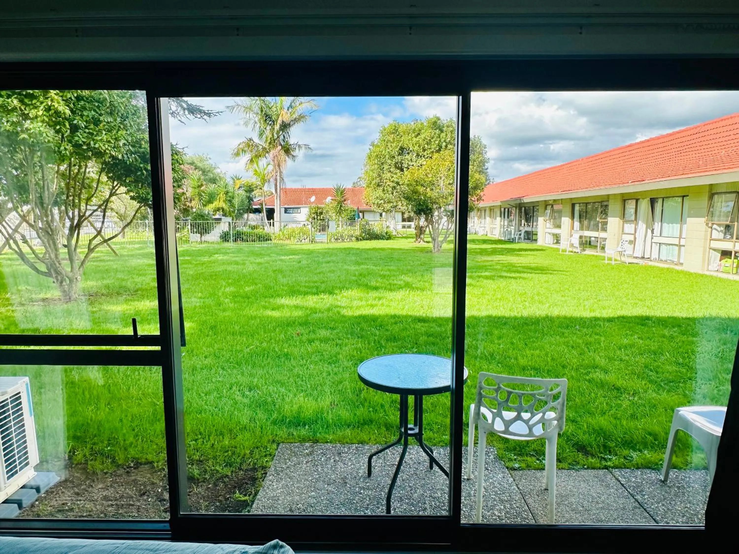 Garden view in Airport Gold Star Motel