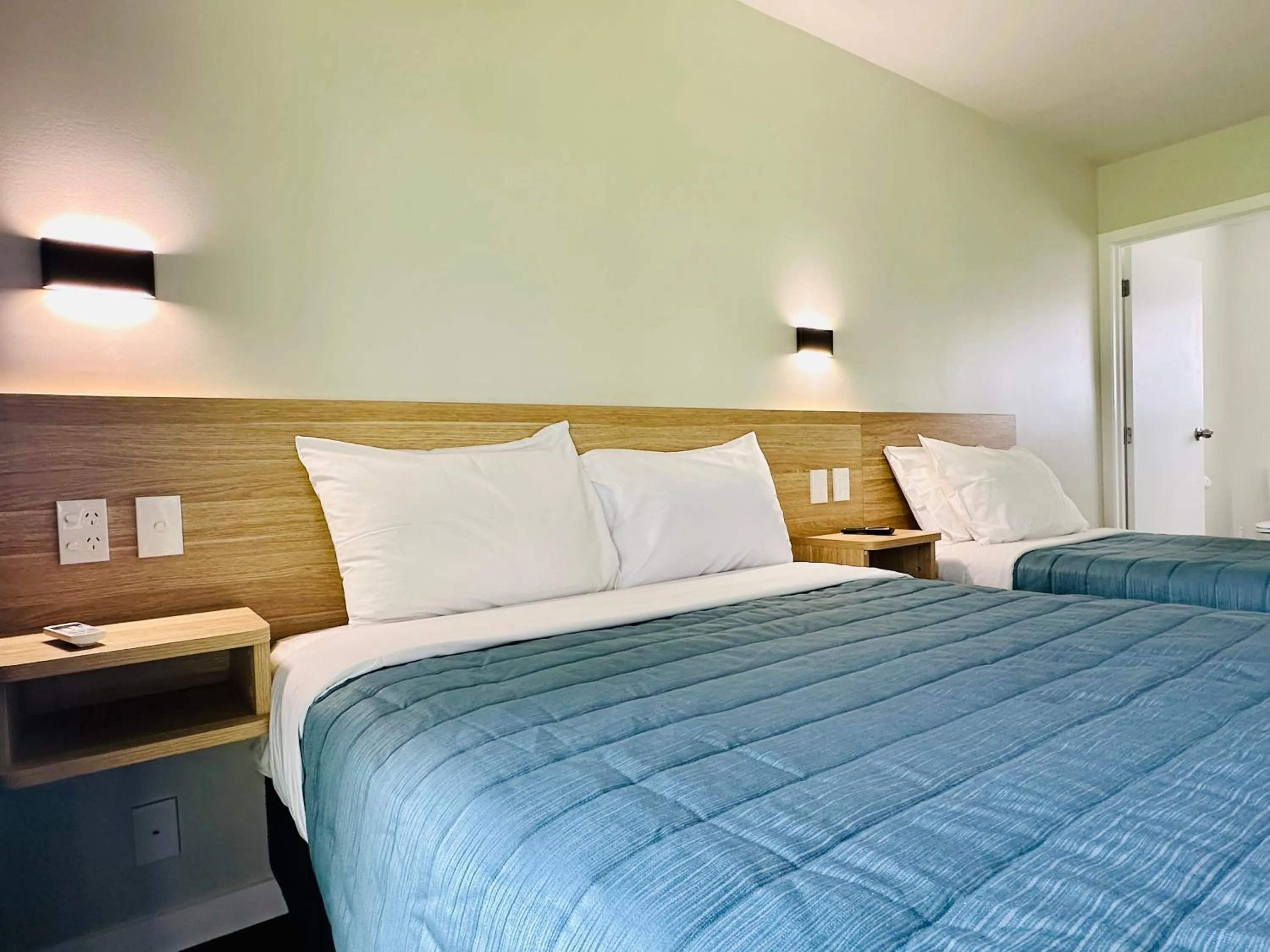 Bed in Airport Gold Star Motel