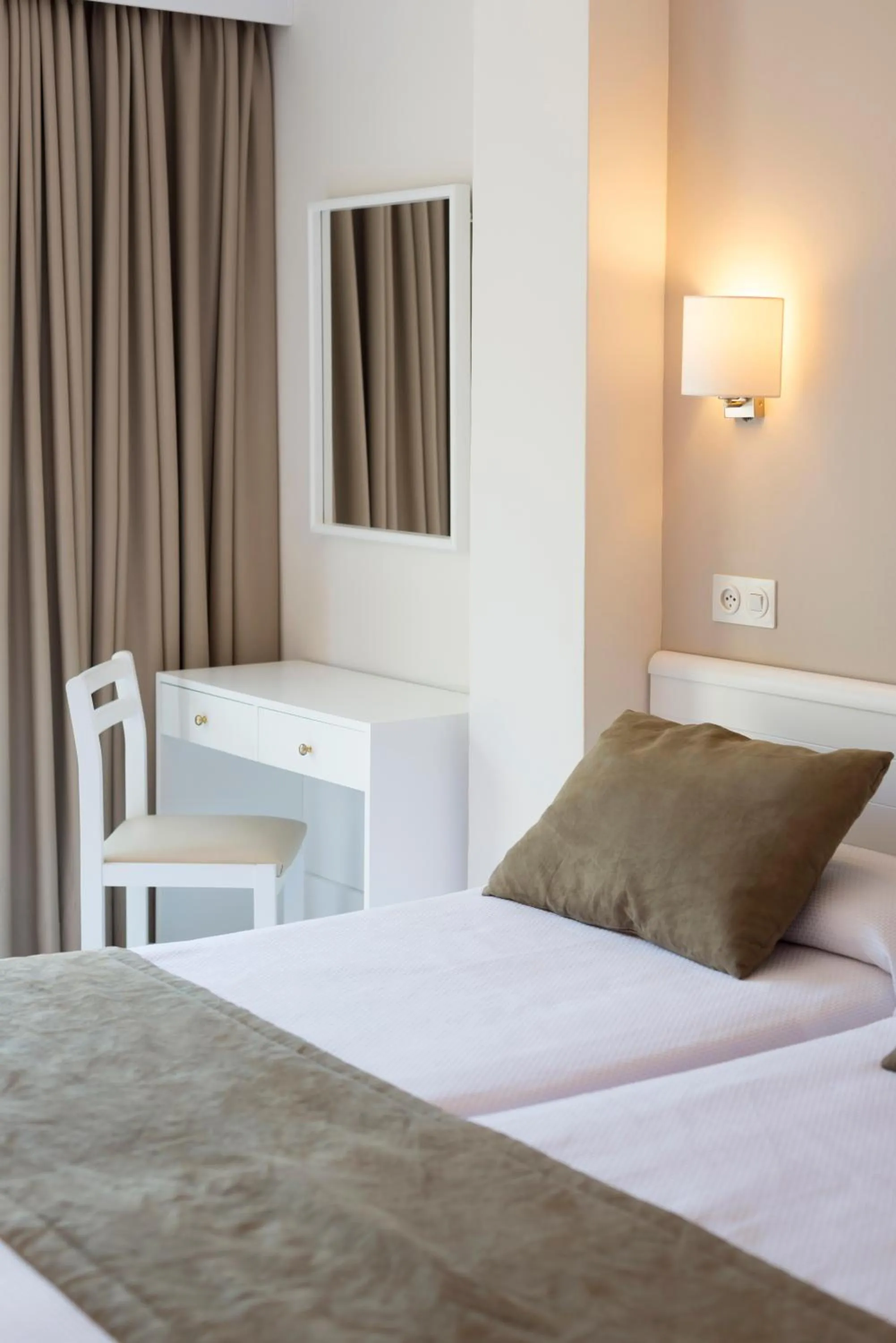 Bed in Hostal Residencia Sutimar