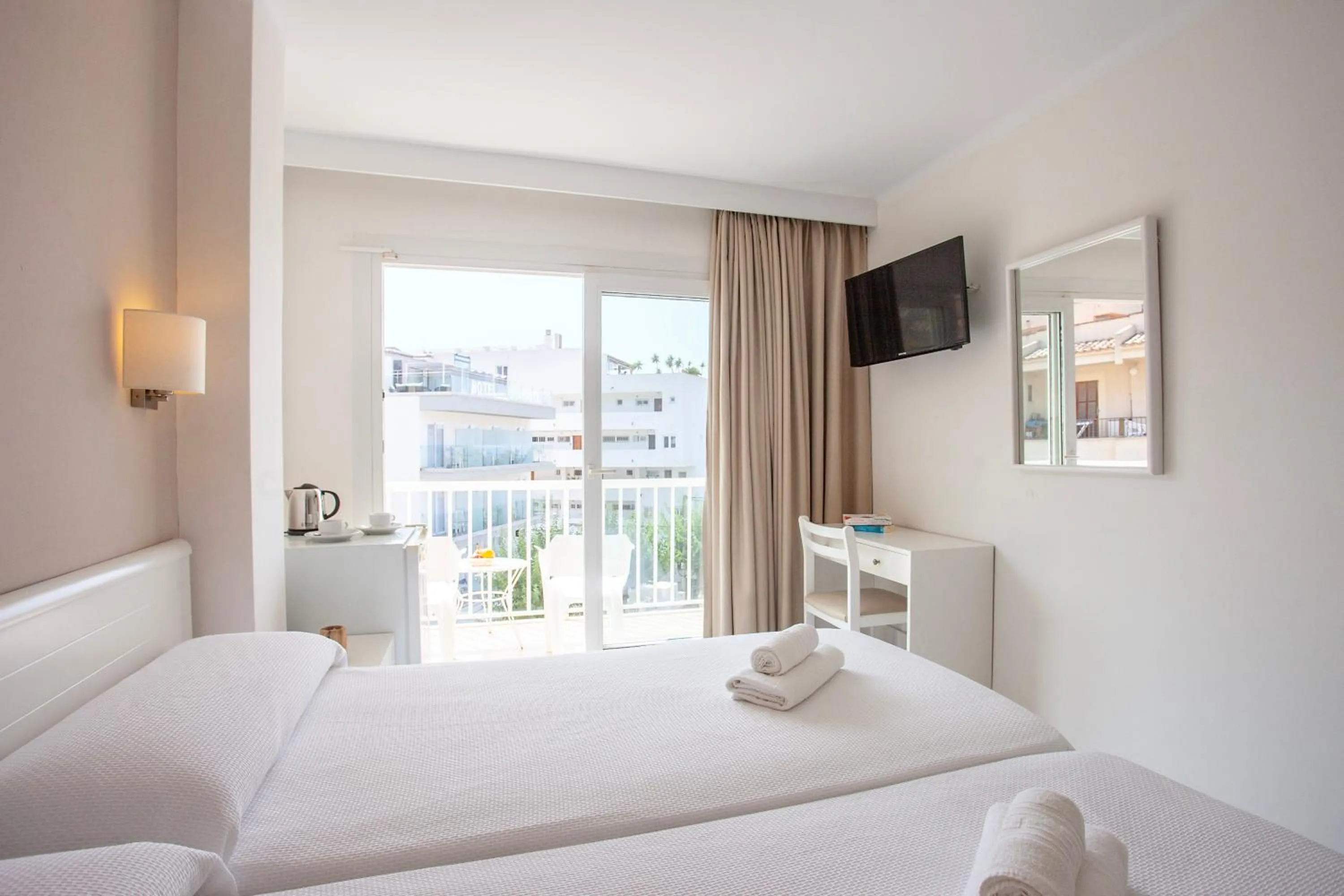 Decorative detail, Bed in Hostal Residencia Sutimar