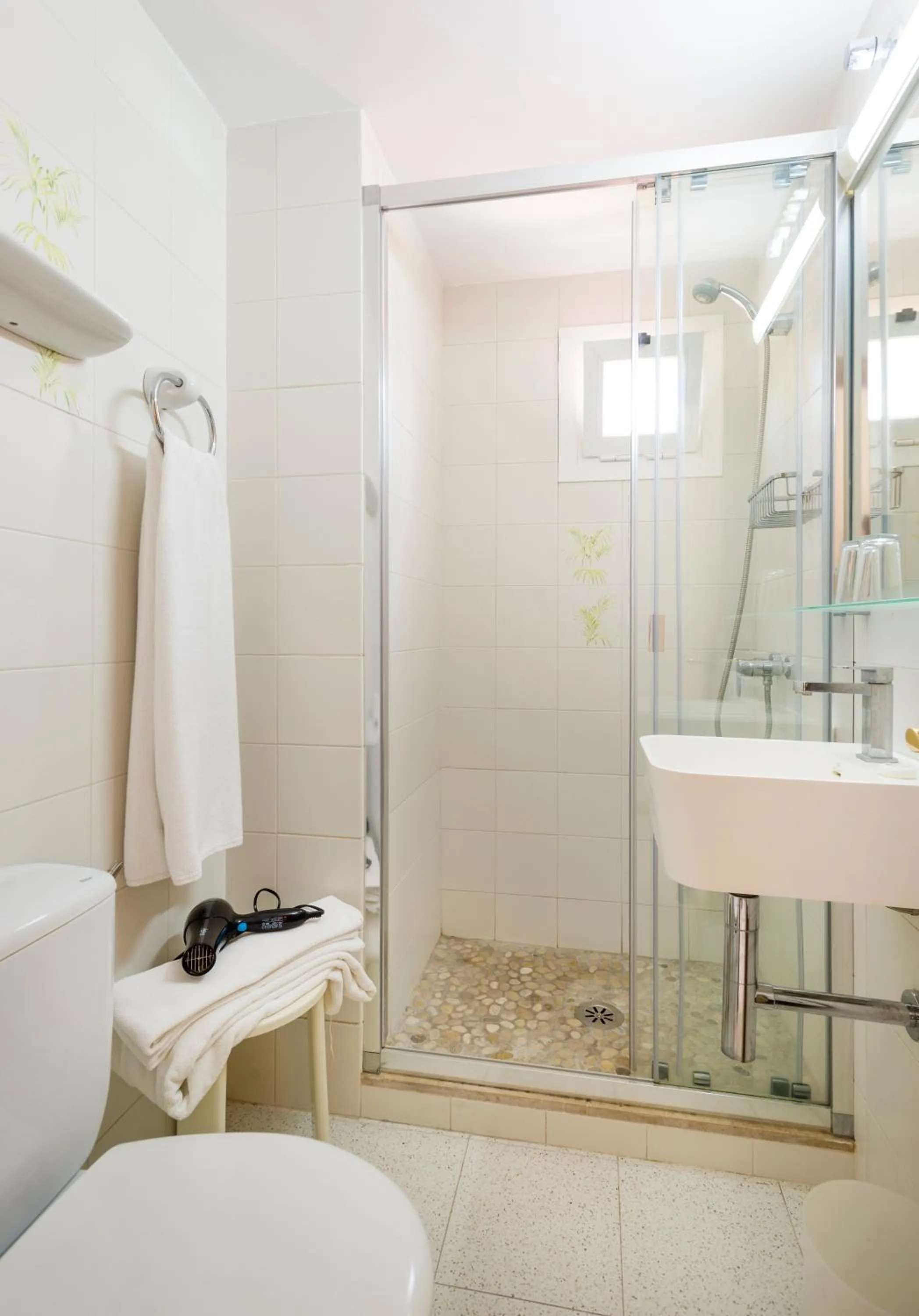 Shower in Hostal Residencia Sutimar