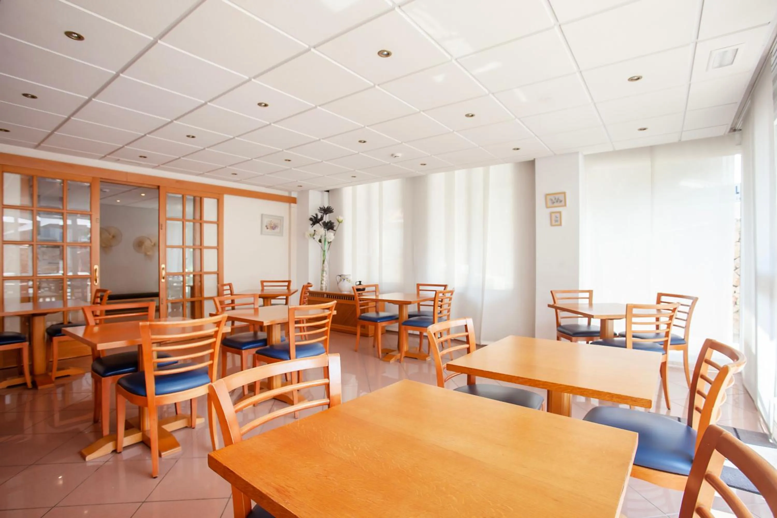 Dining area in Hostal Residencia Sutimar