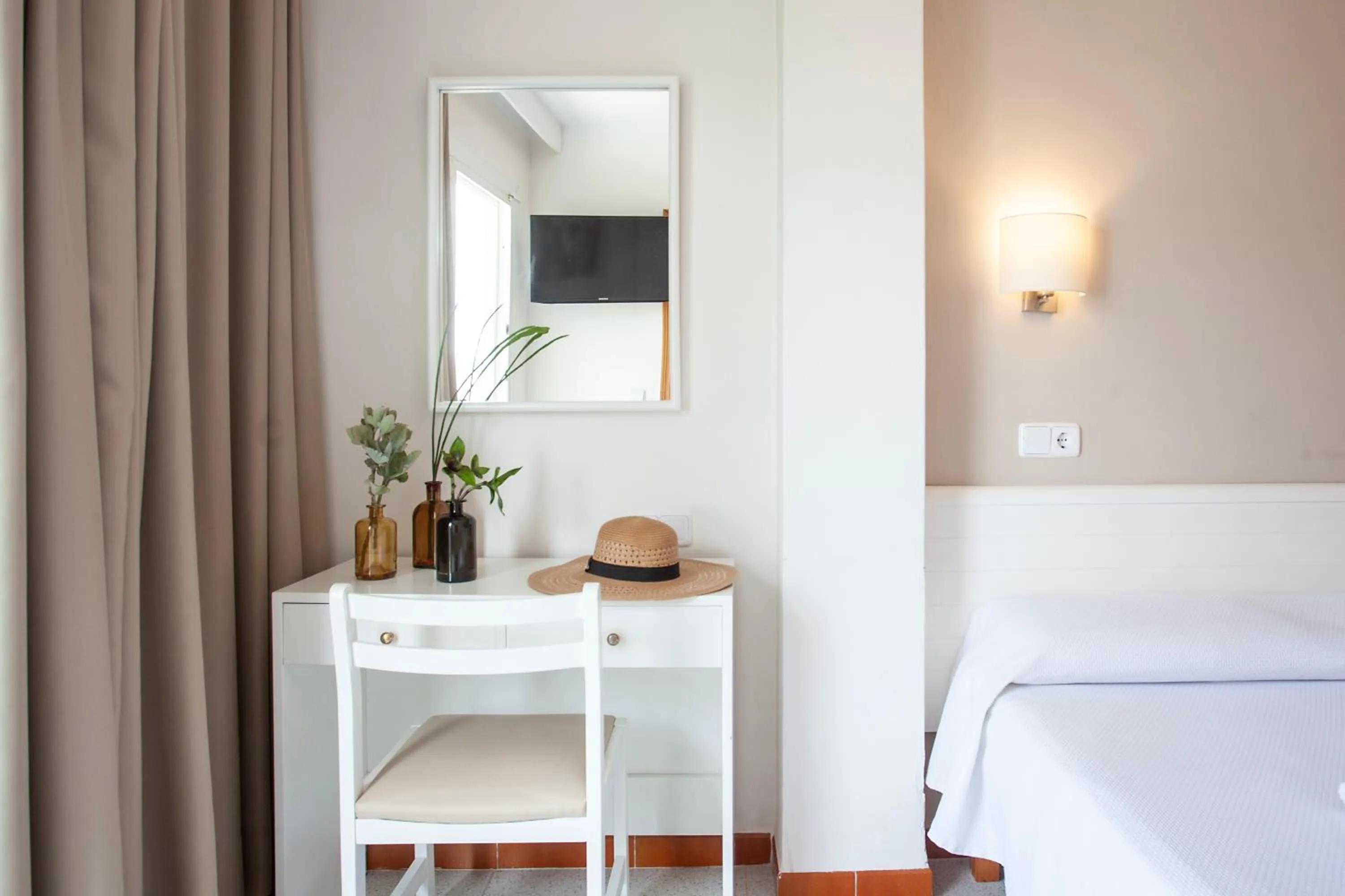 Decorative detail, Bed in Hostal Residencia Sutimar