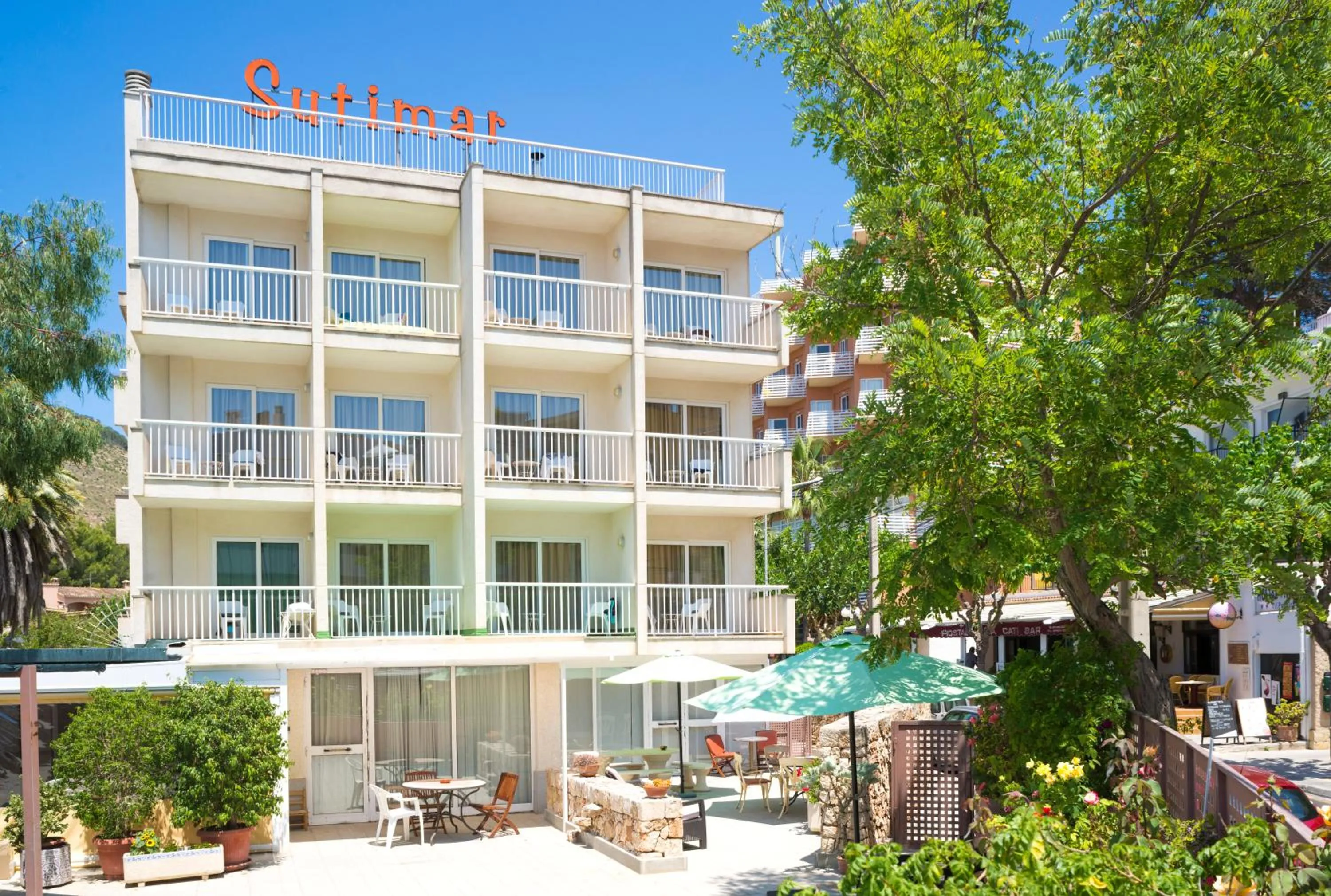 Property building in Hostal Residencia Sutimar