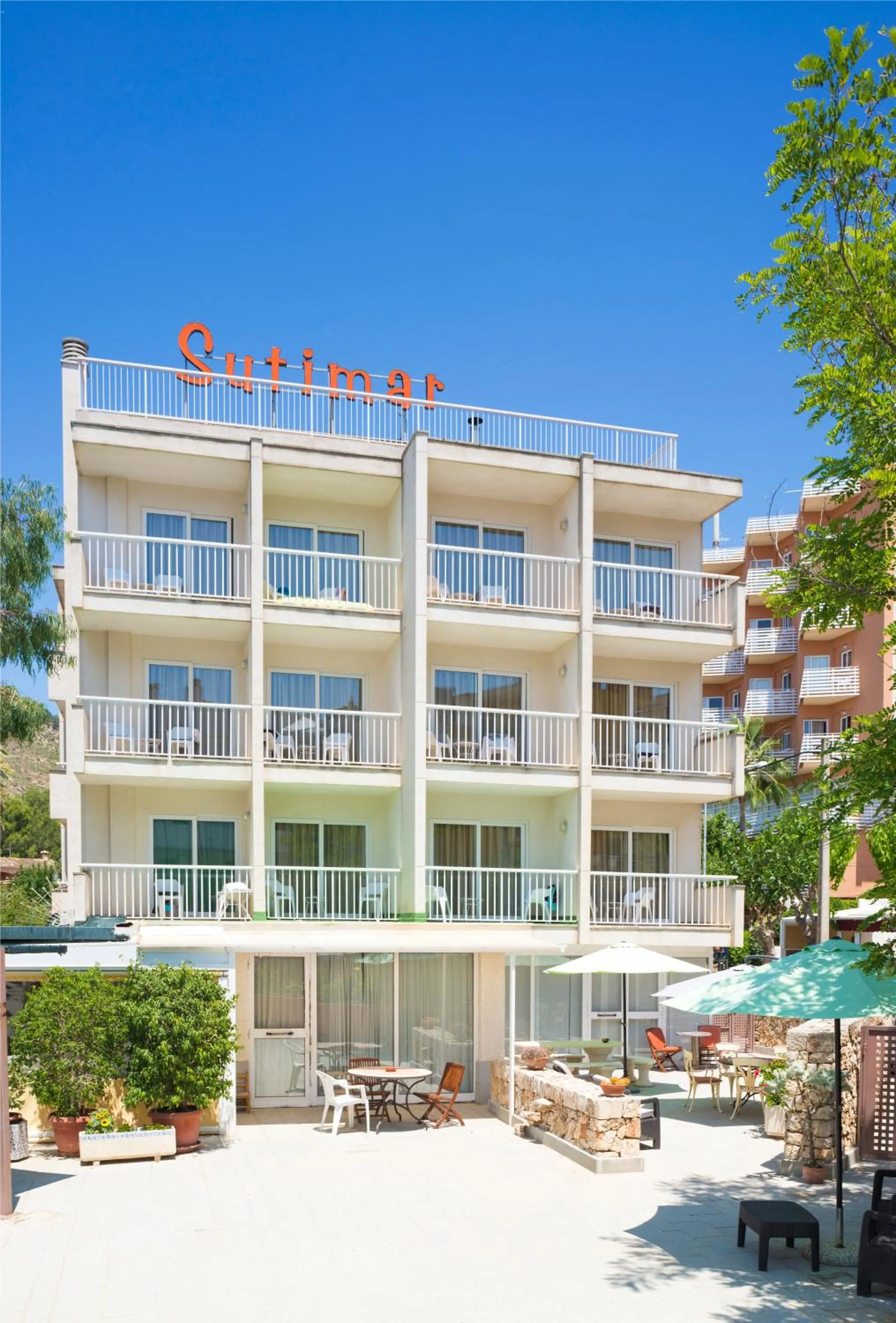 Property building in Hostal Residencia Sutimar