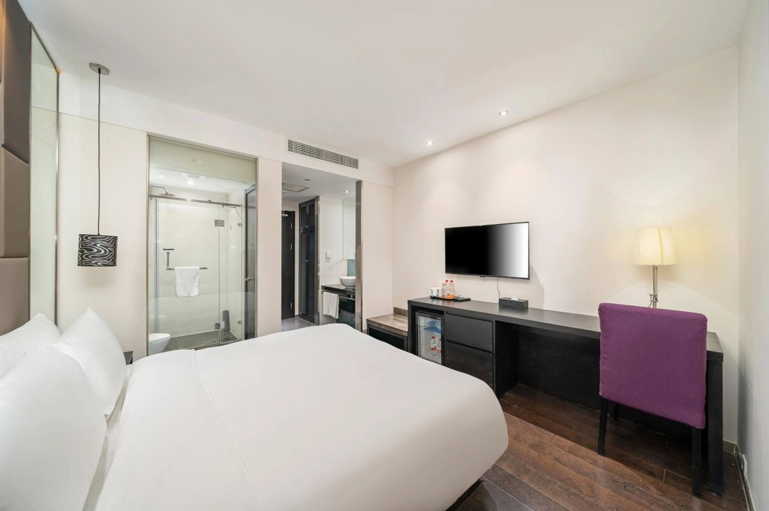 Bed in Orange Hotel Shanghai Hongqiao Airport Dingbian Road Subway Station Branch - Free Hongqiao Airport & Hongqiao Train station Shuttle Bus