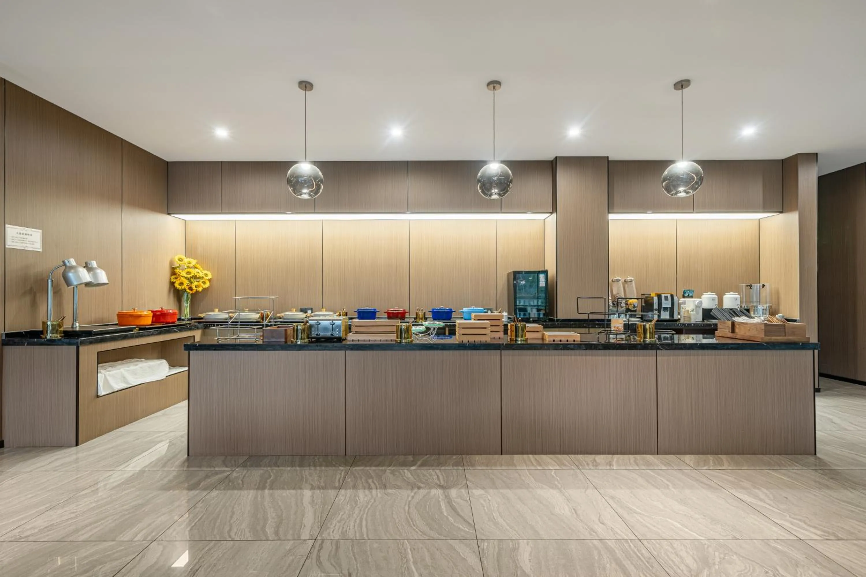 Restaurant/places to eat in Orange Hotel Shanghai Hongqiao Airport Dingbian Road Subway Station Branch - Free Hongqiao Airport & Hongqiao Train station Shuttle Bus