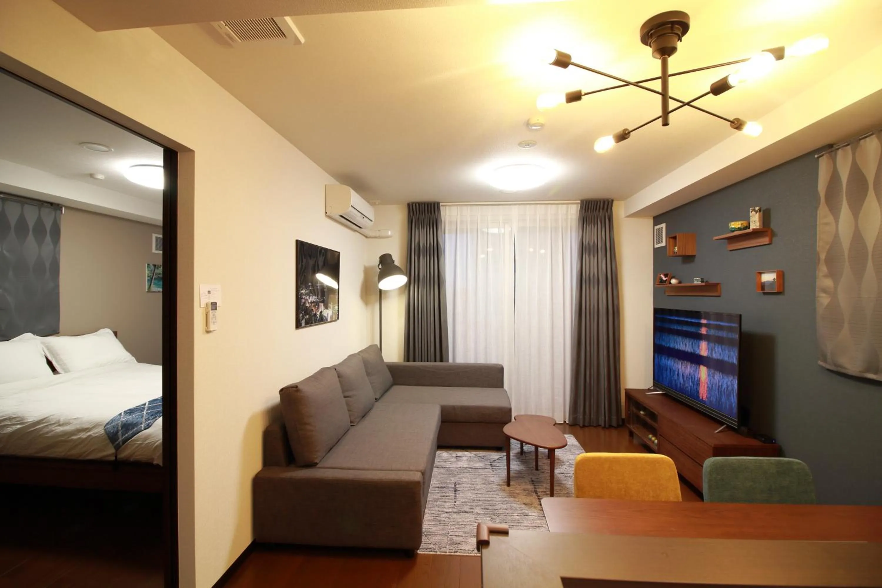 Living room, Bed in W&M House