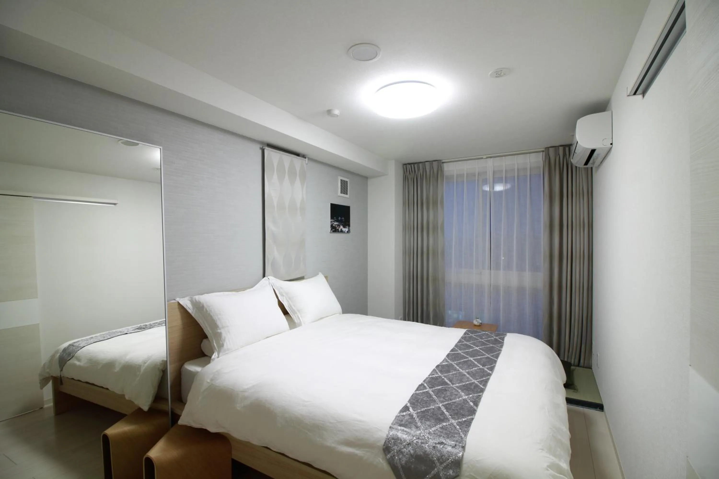 Bedroom, Bed in W&M House