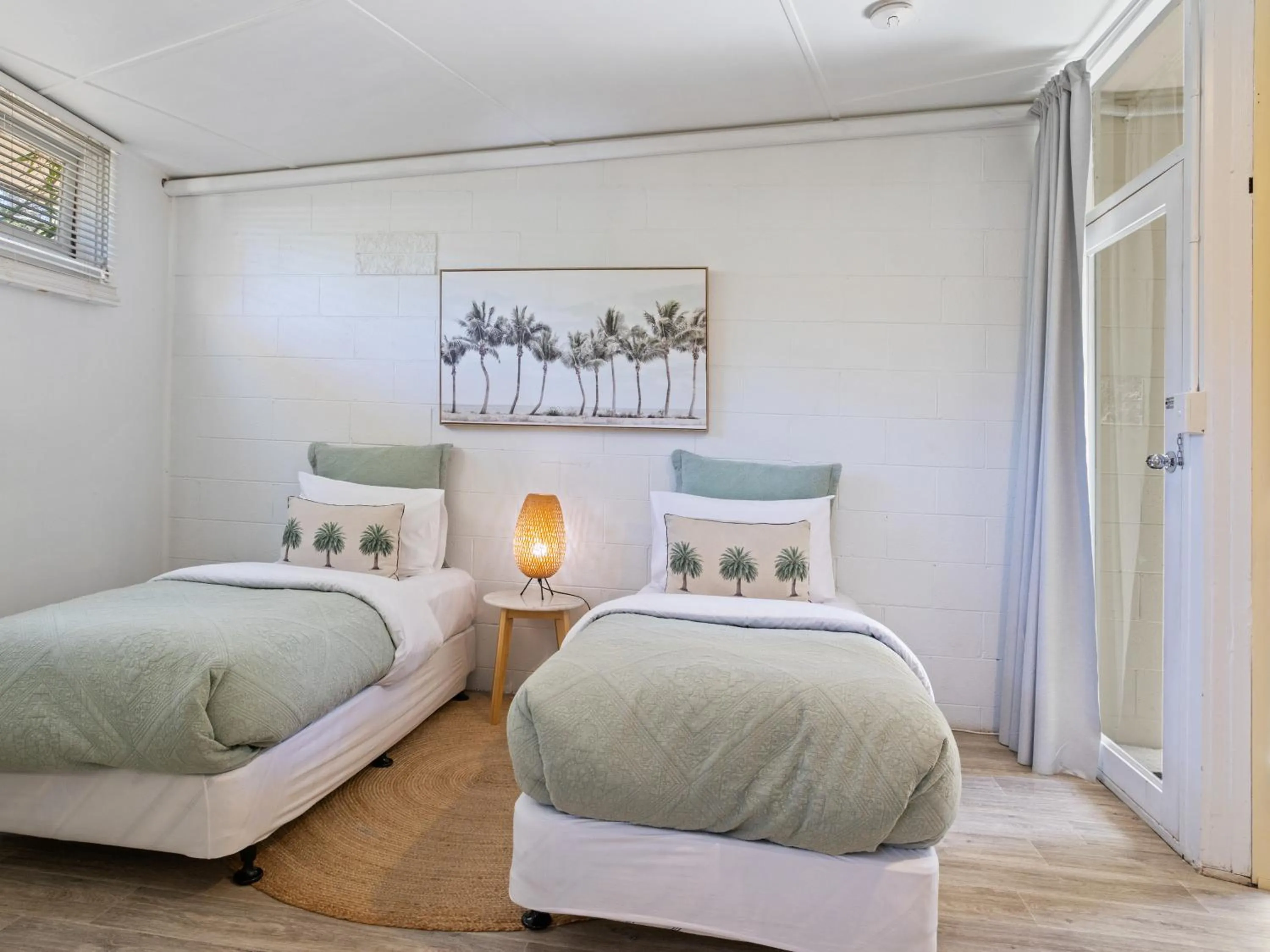 Bed in Peninsula Beach Motel