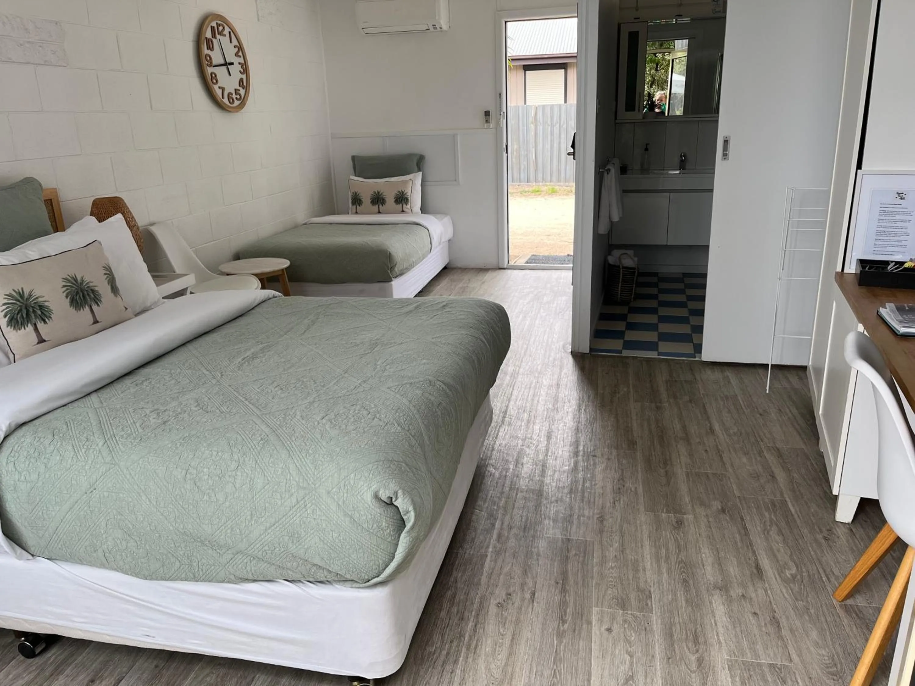 Bed in Peninsula Beach Motel