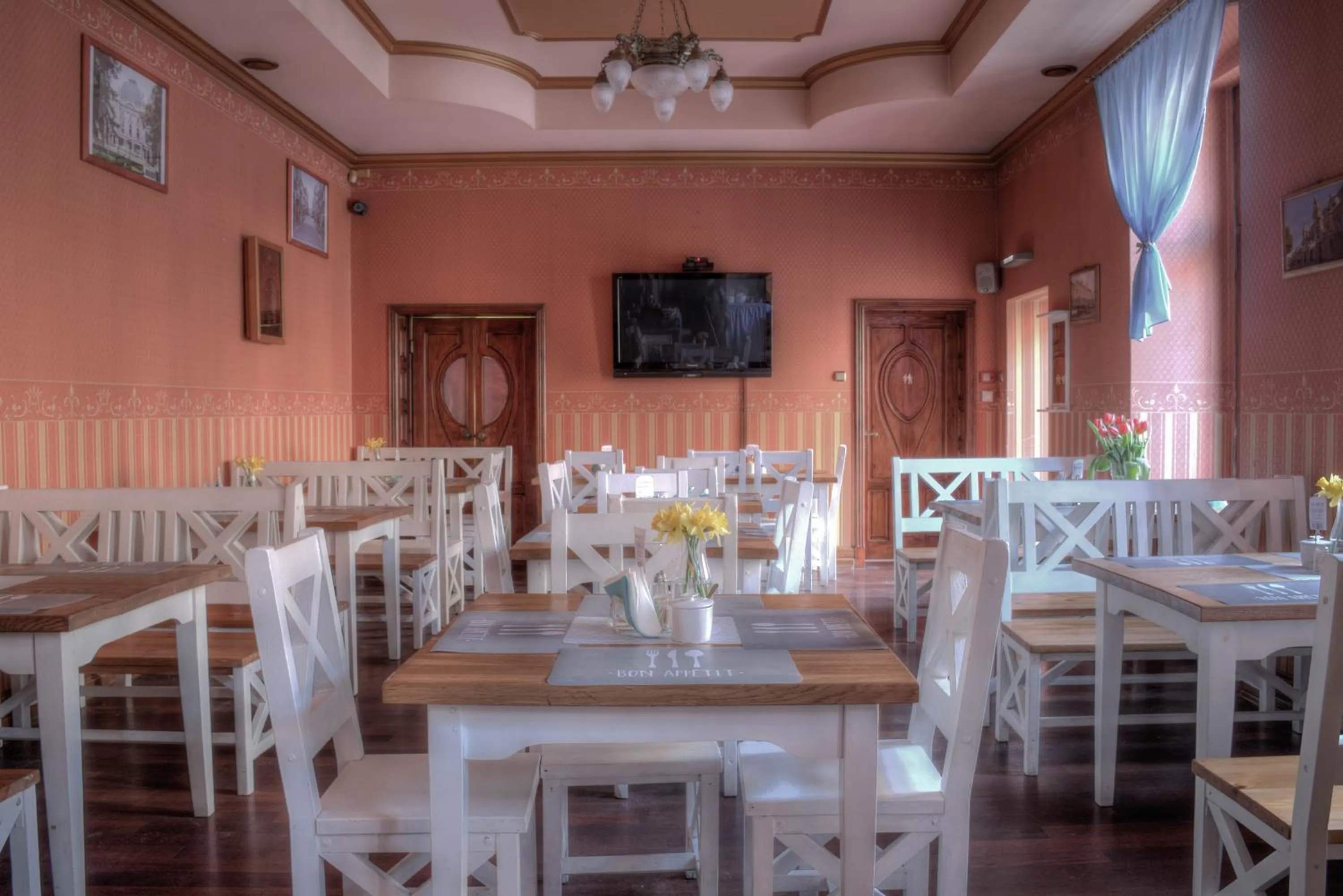 Restaurant/places to eat in BedRooms Piotrkowska 64