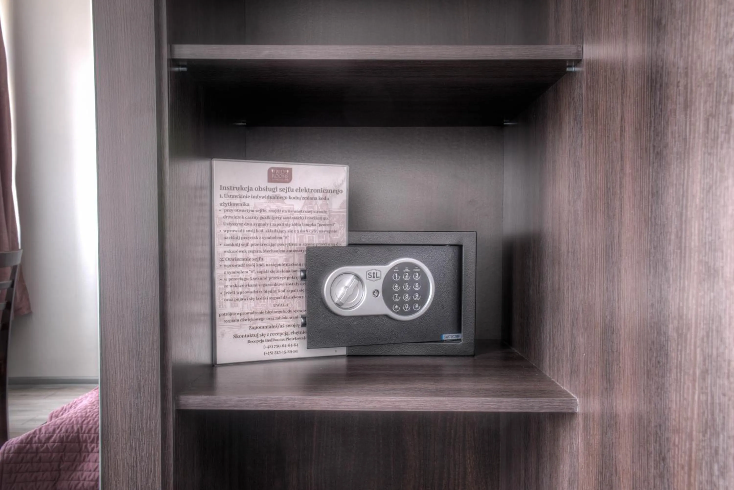 Logo/Certificate/Sign in BedRooms Piotrkowska 64