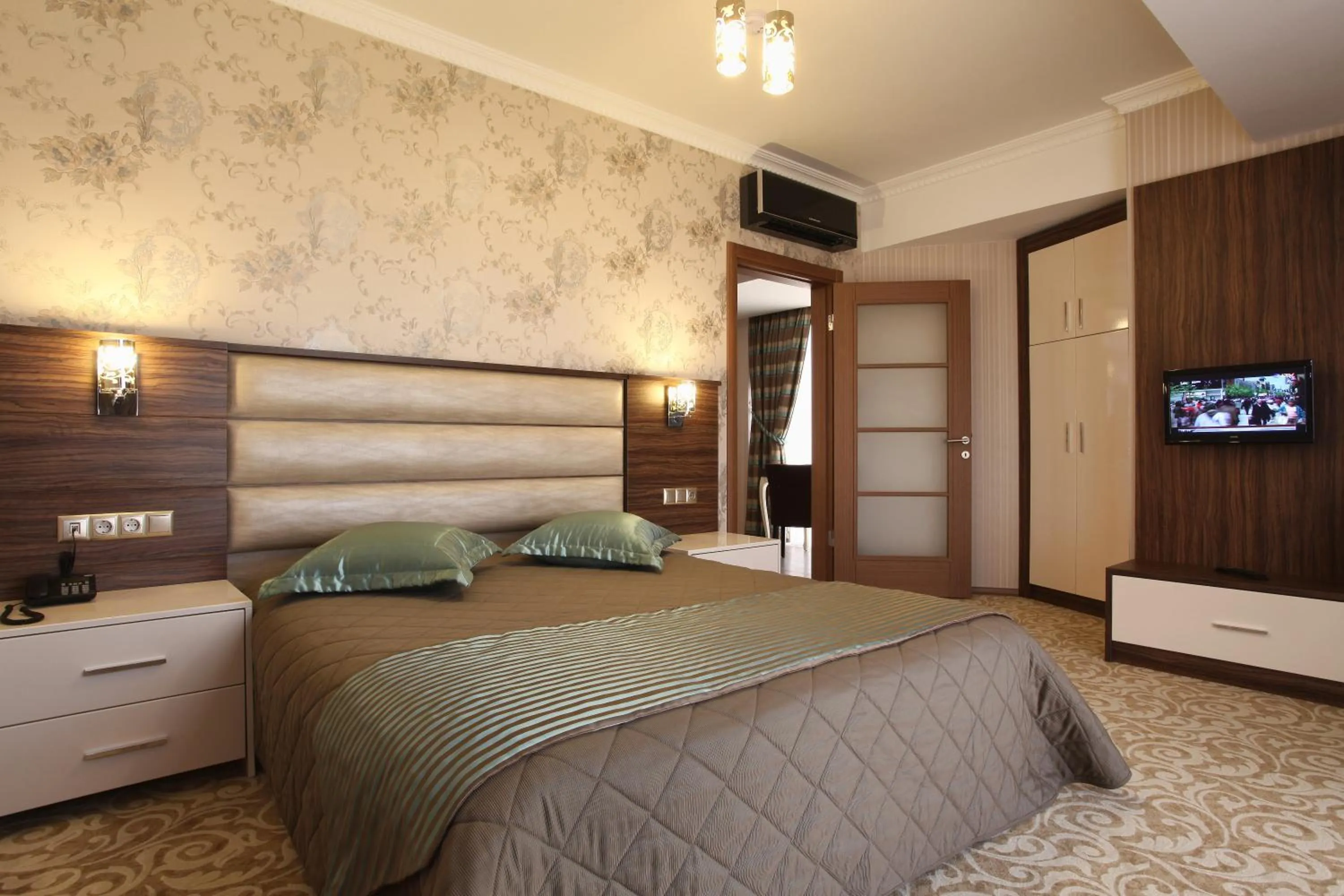 Photo of the whole room, Bed in Balturk House Hotel