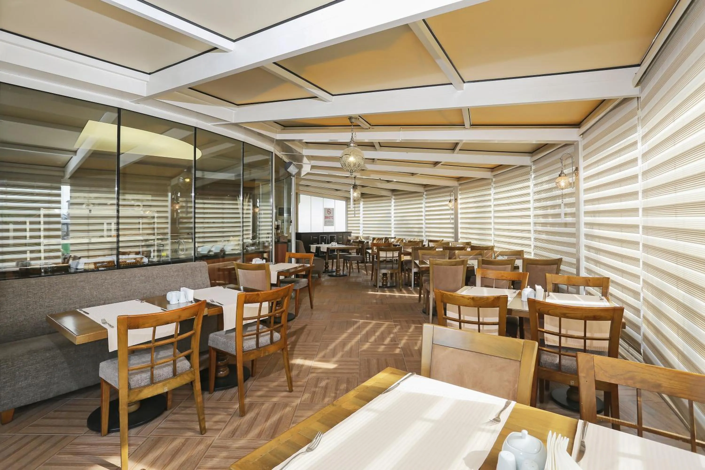 Restaurant/places to eat in Balturk House Hotel