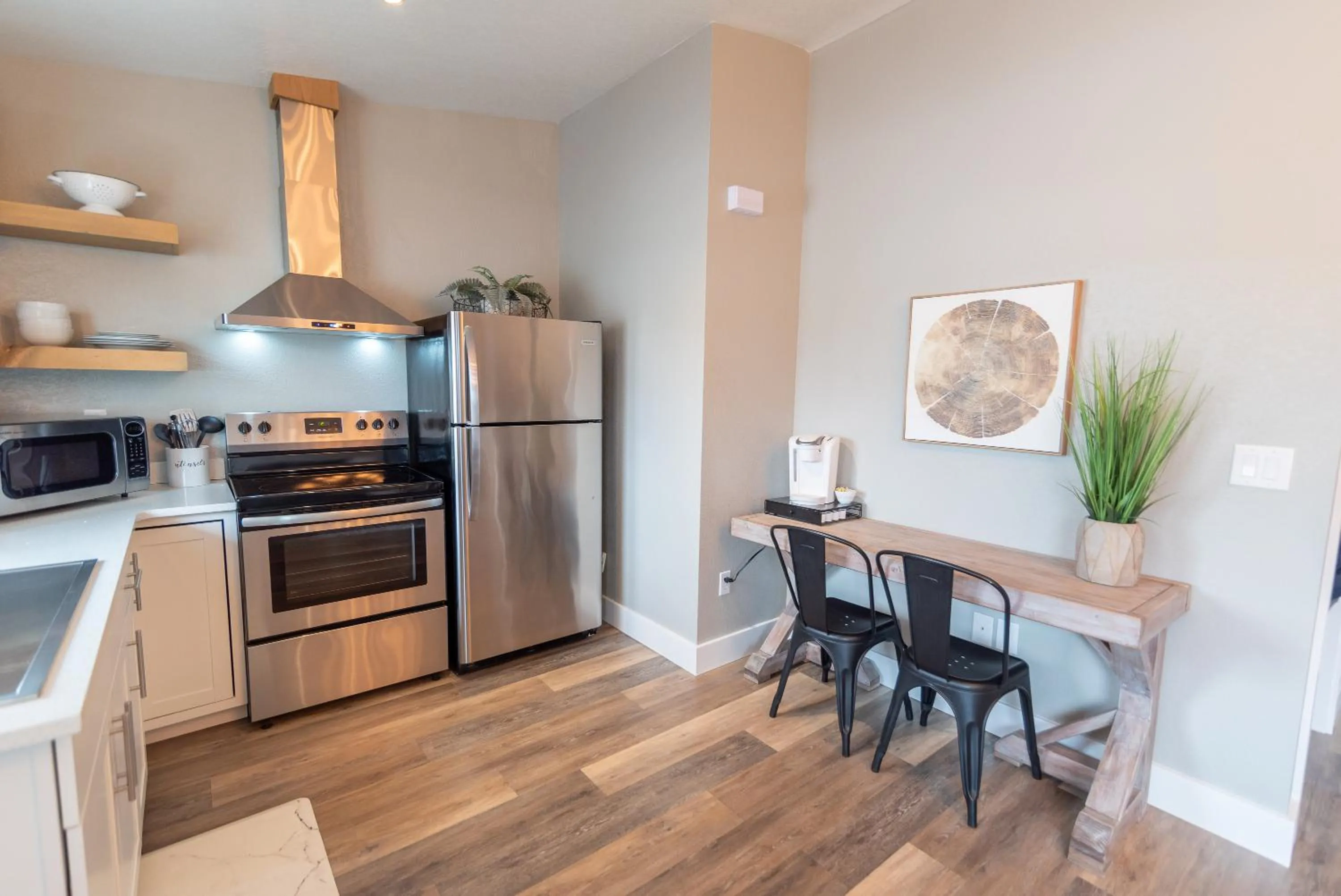 Kitchen or kitchenette in Colony Suites