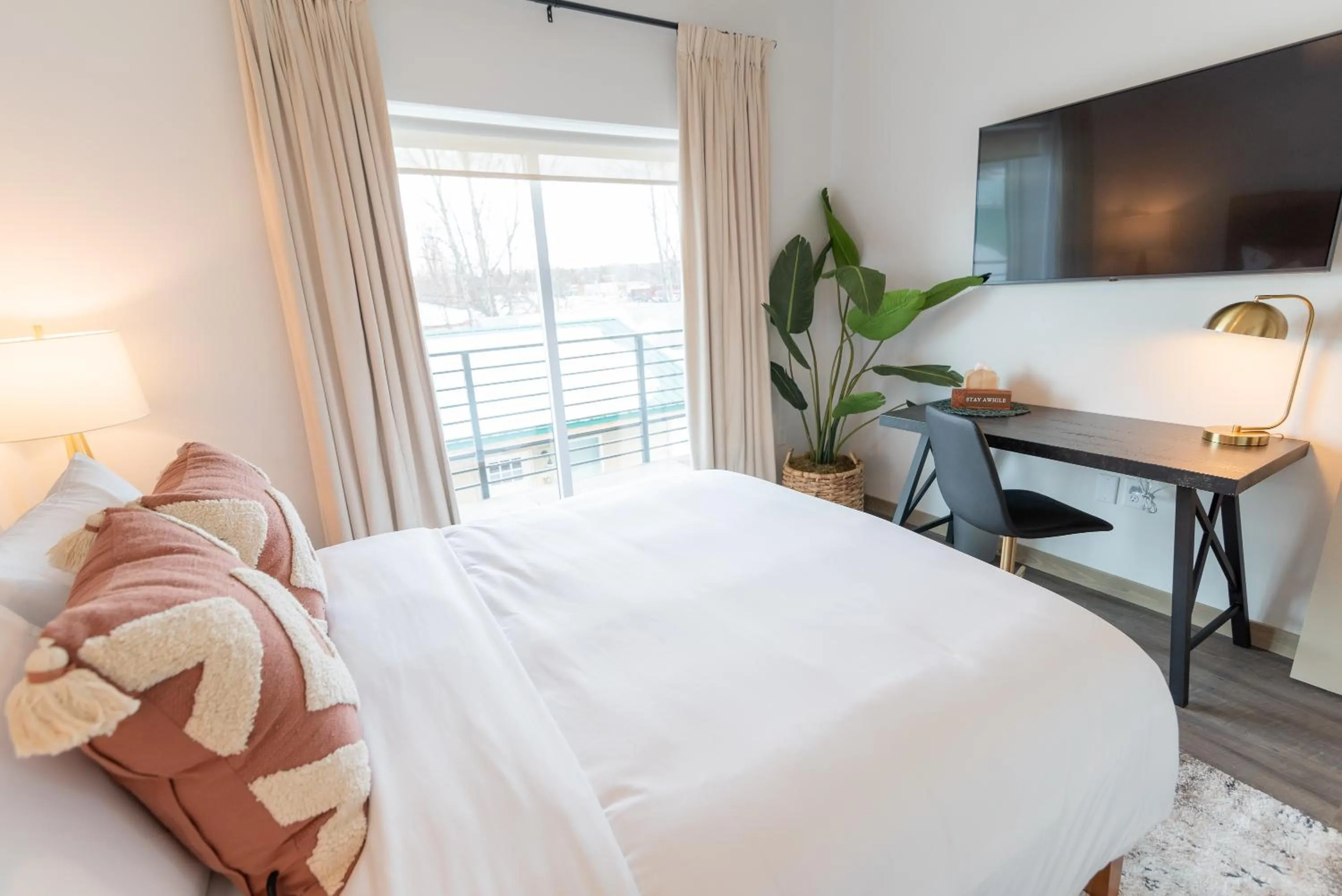 Bed in Colony Suites