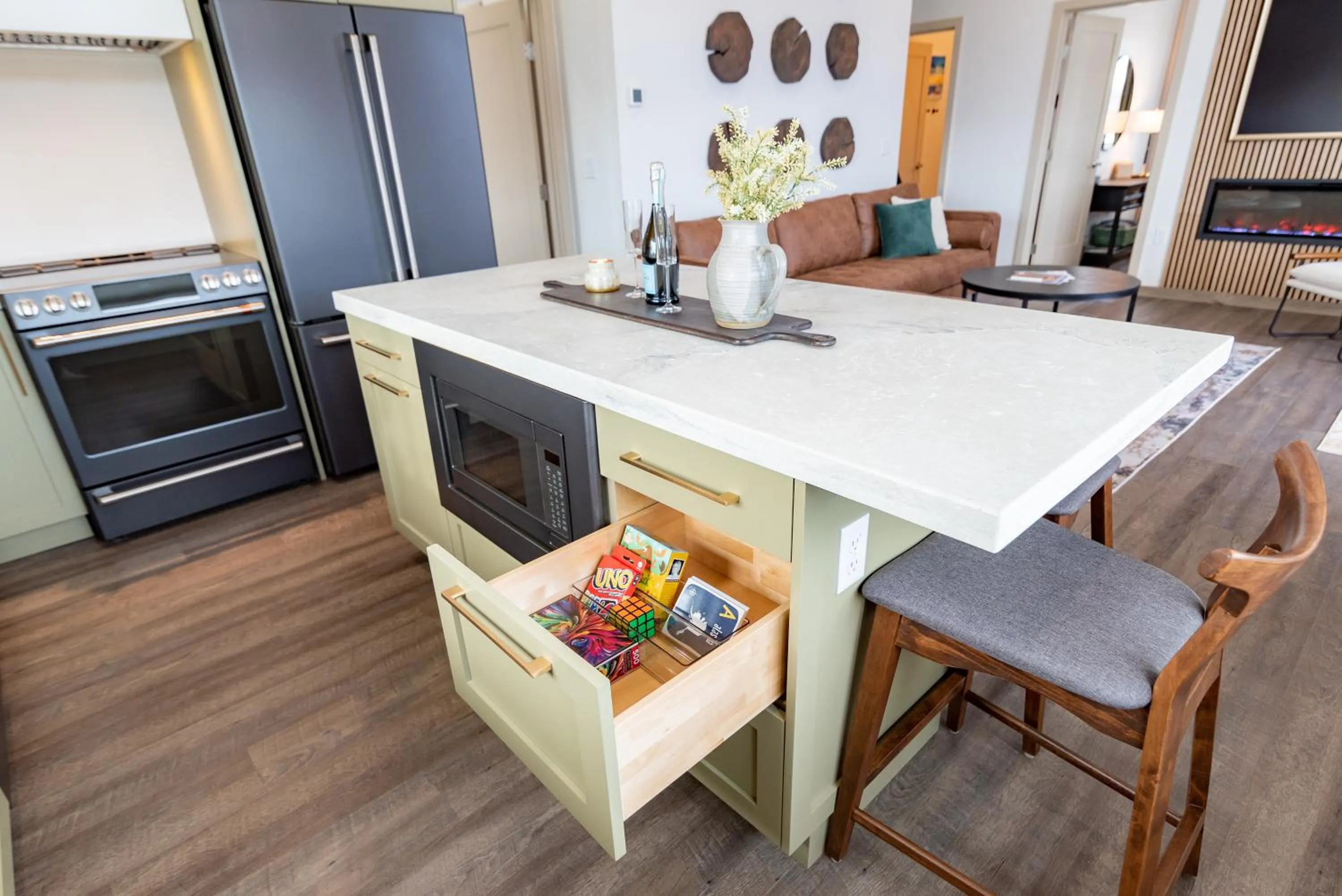 Kitchen or kitchenette in Colony Suites