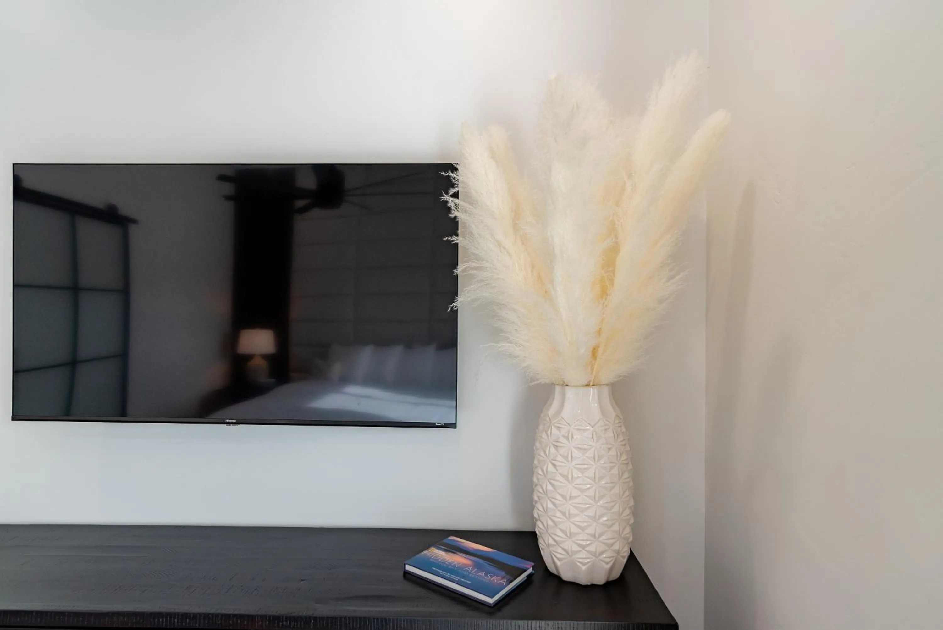 TV and multimedia, Bed in Colony Suites