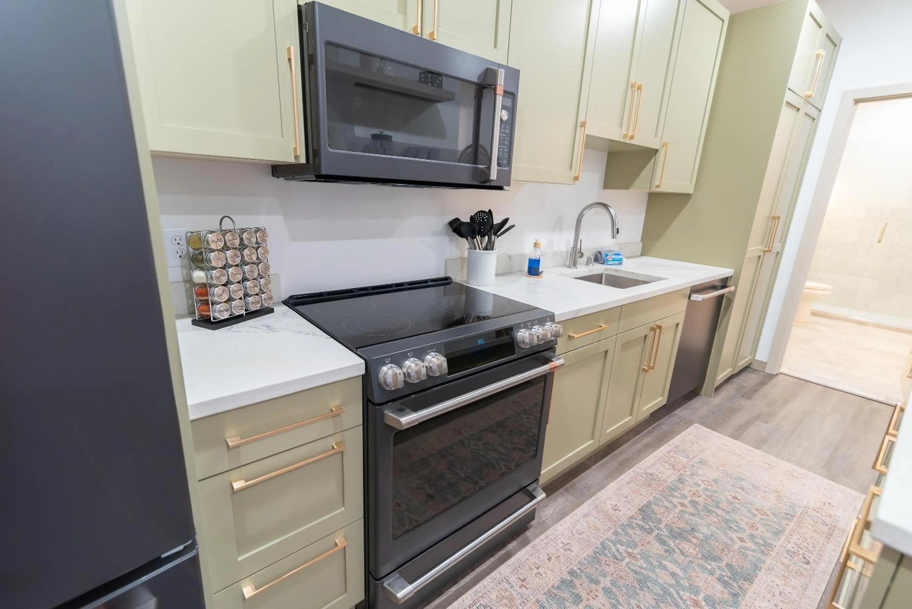 dishwasher in Colony Suites