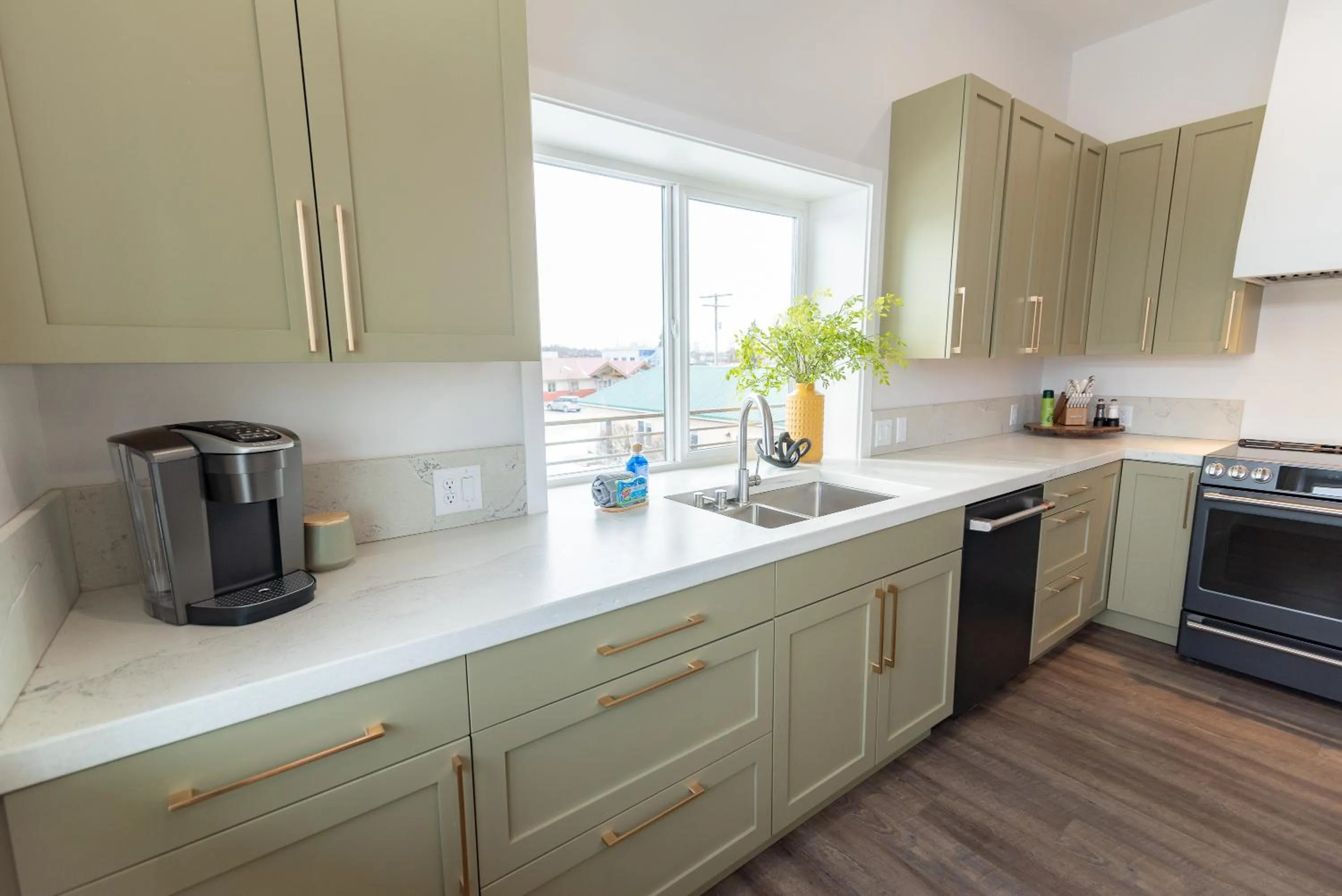 Coffee/tea facilities in Colony Suites