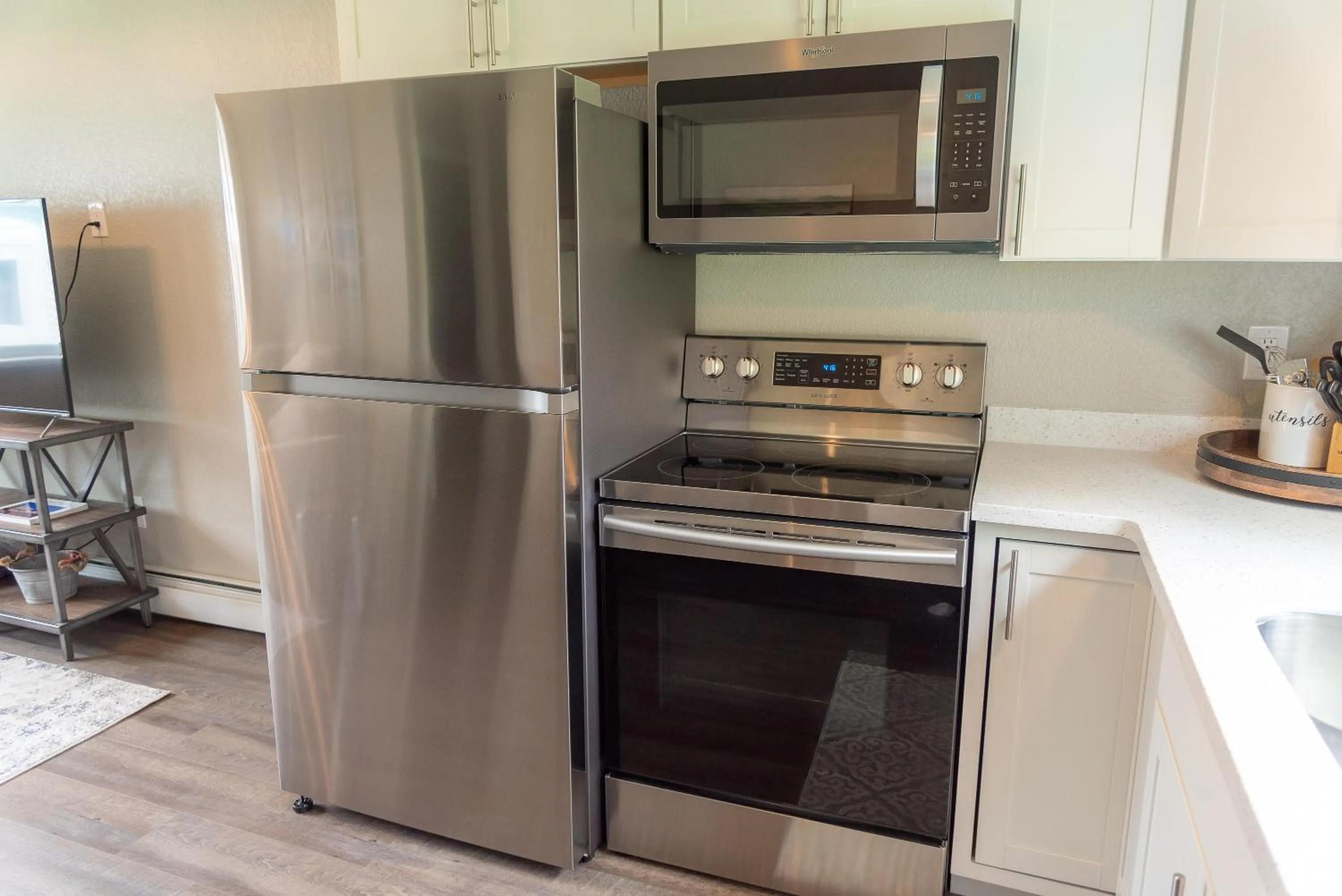 Kitchen or kitchenette in Colony Suites