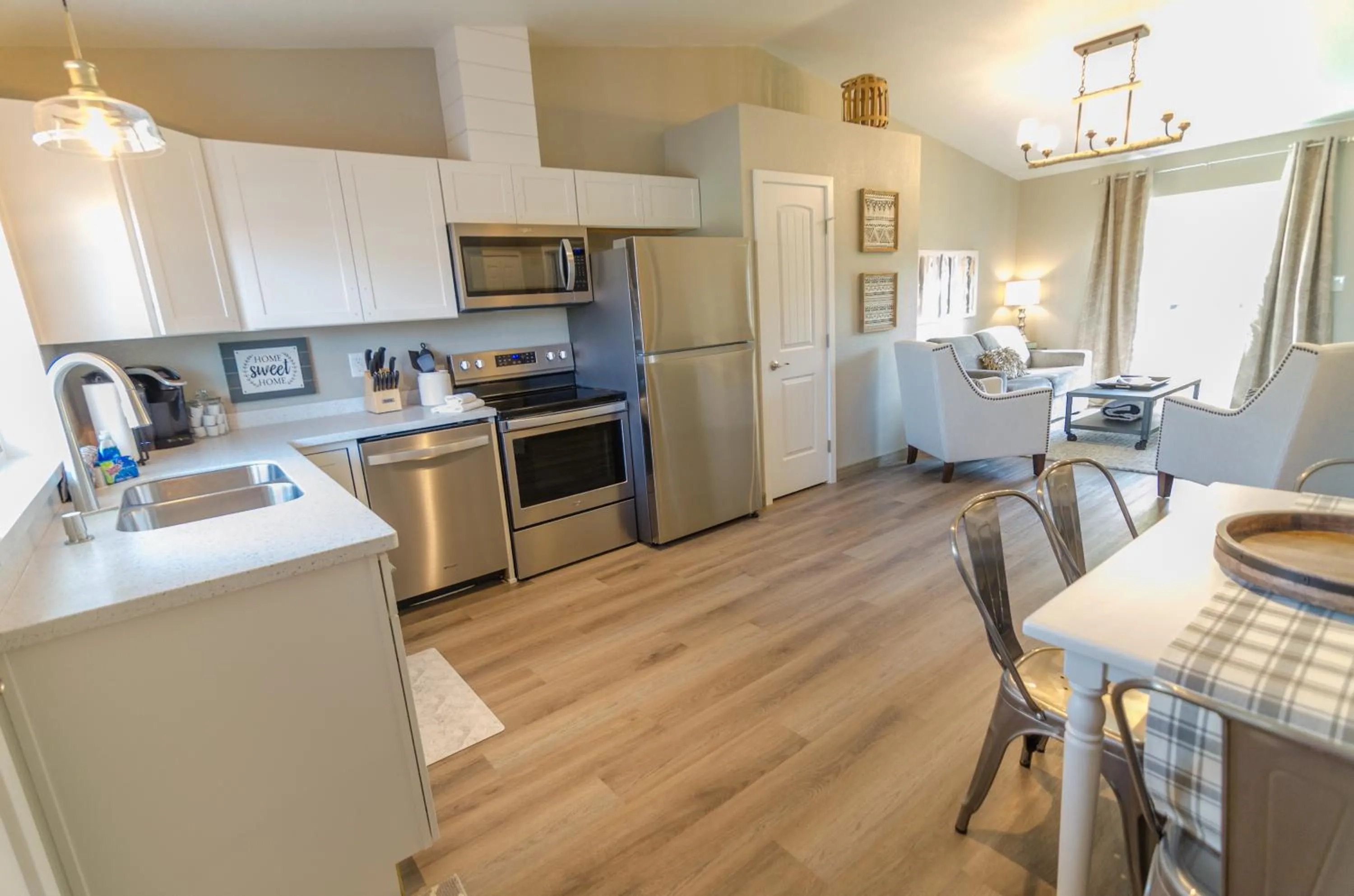 Kitchen or kitchenette in Colony Suites