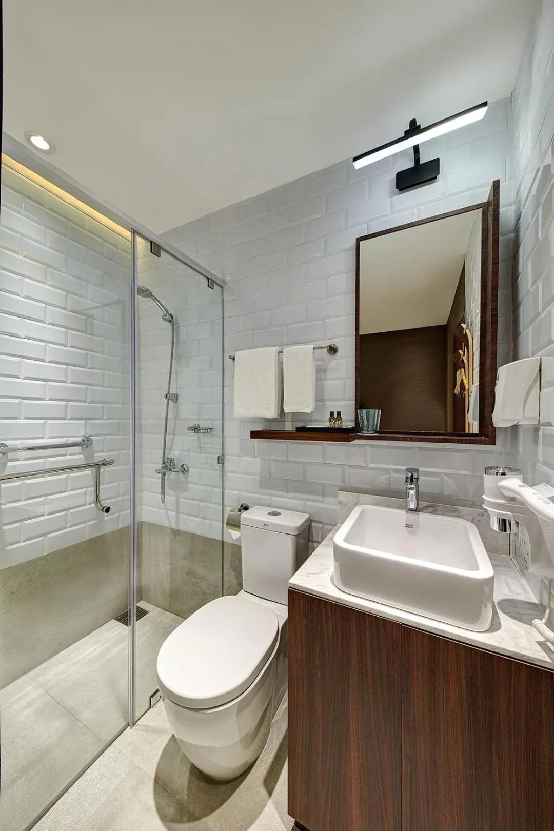 Bathroom in Aerotel Cebu