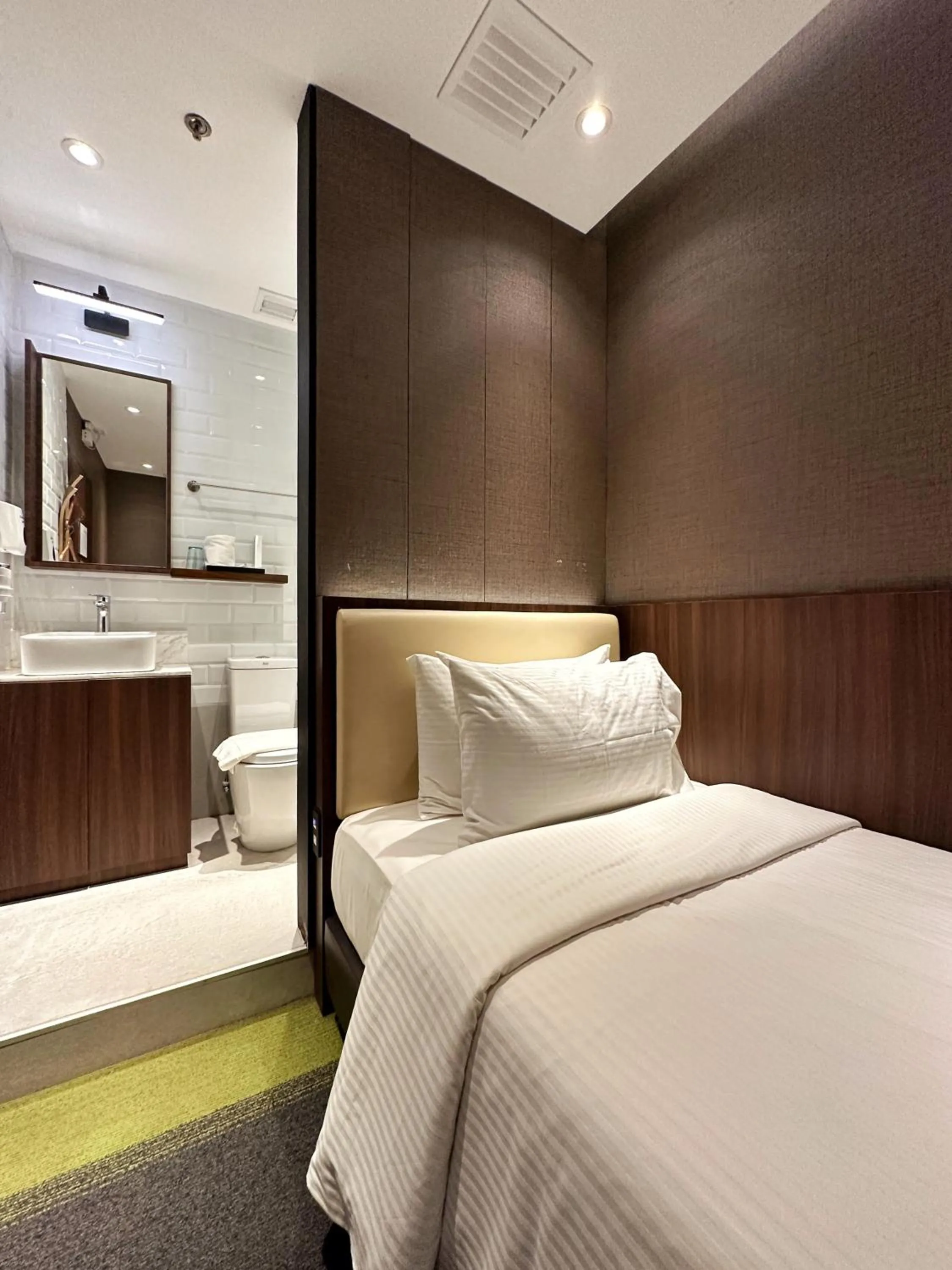 Bedroom, Bed in Aerotel Cebu