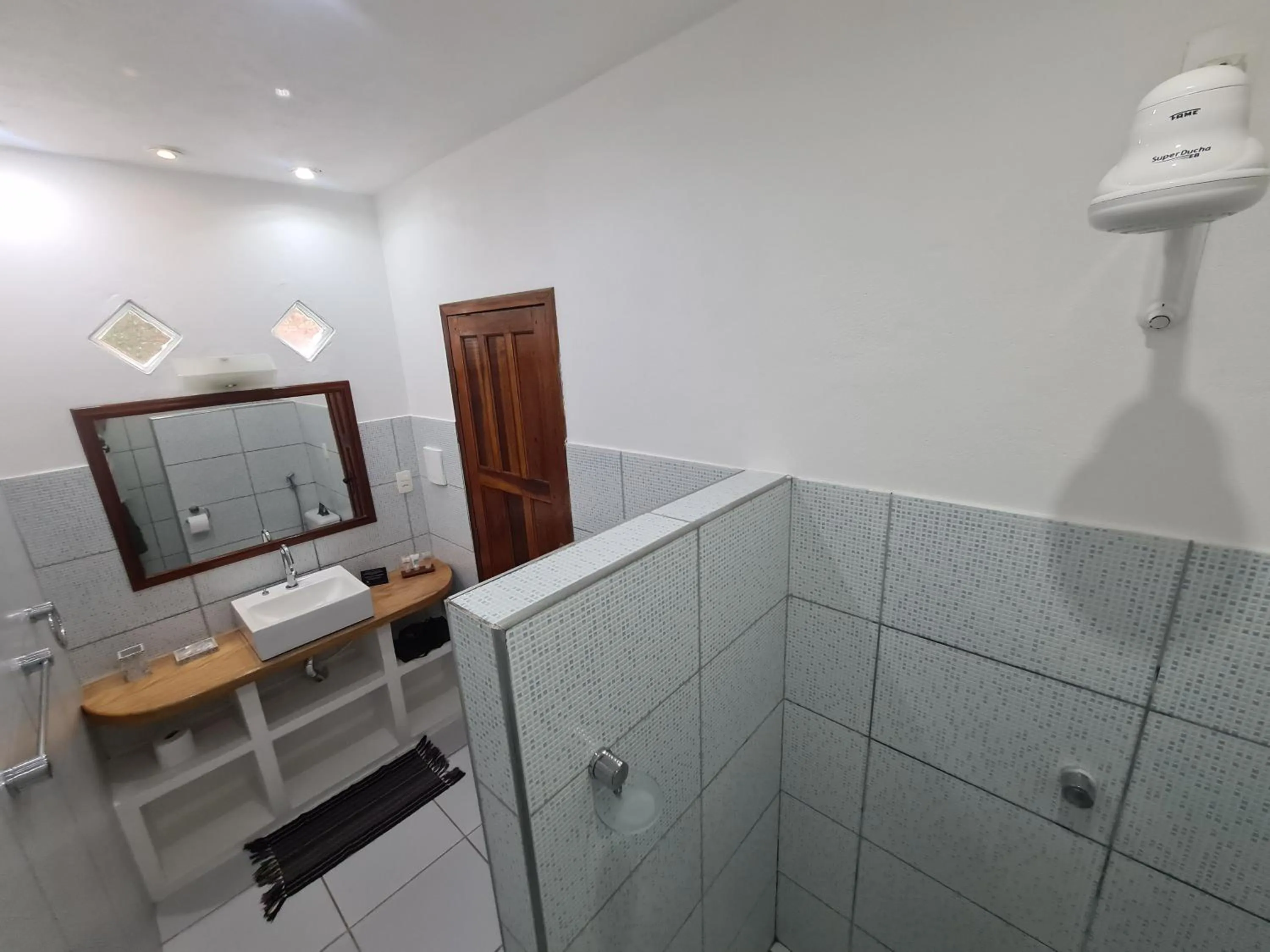 Shower in Pousada Caminho da Praia