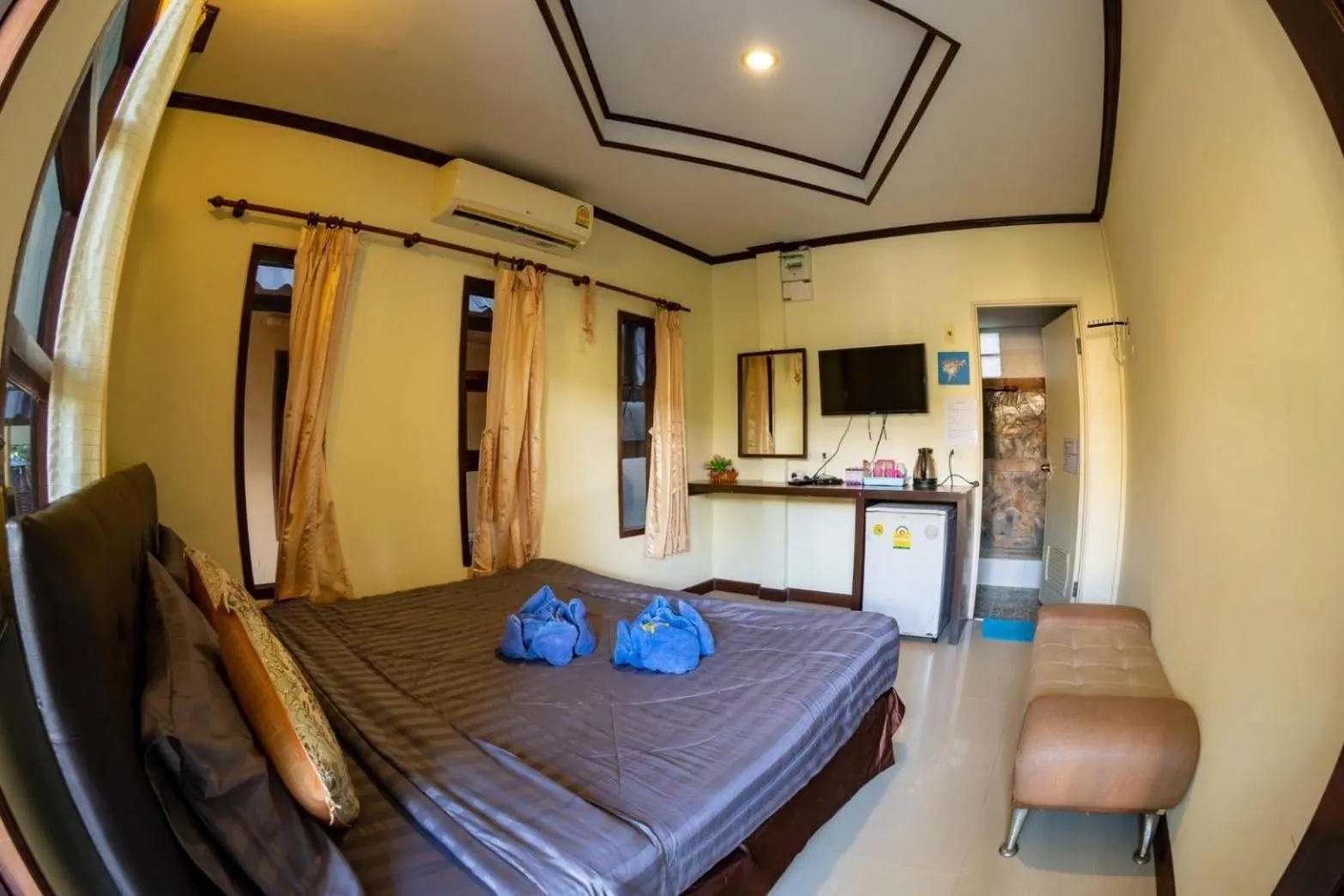 Bed in Tom Pizza Resort