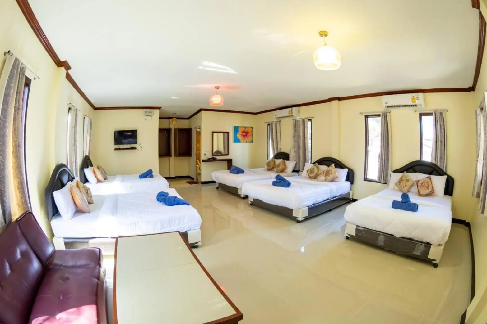 Bed in Tom Pizza Resort