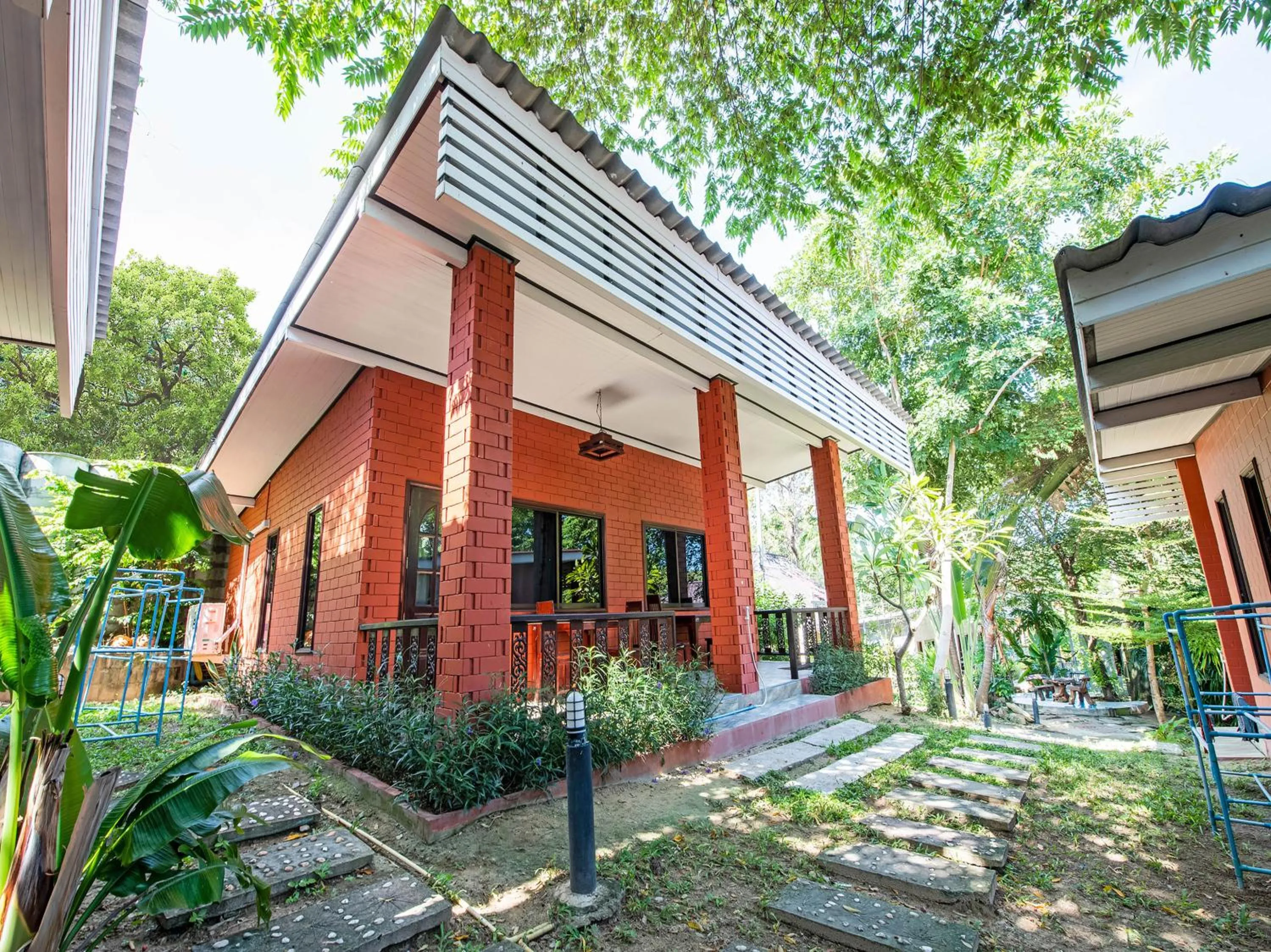 Garden in Tom Pizza Resort