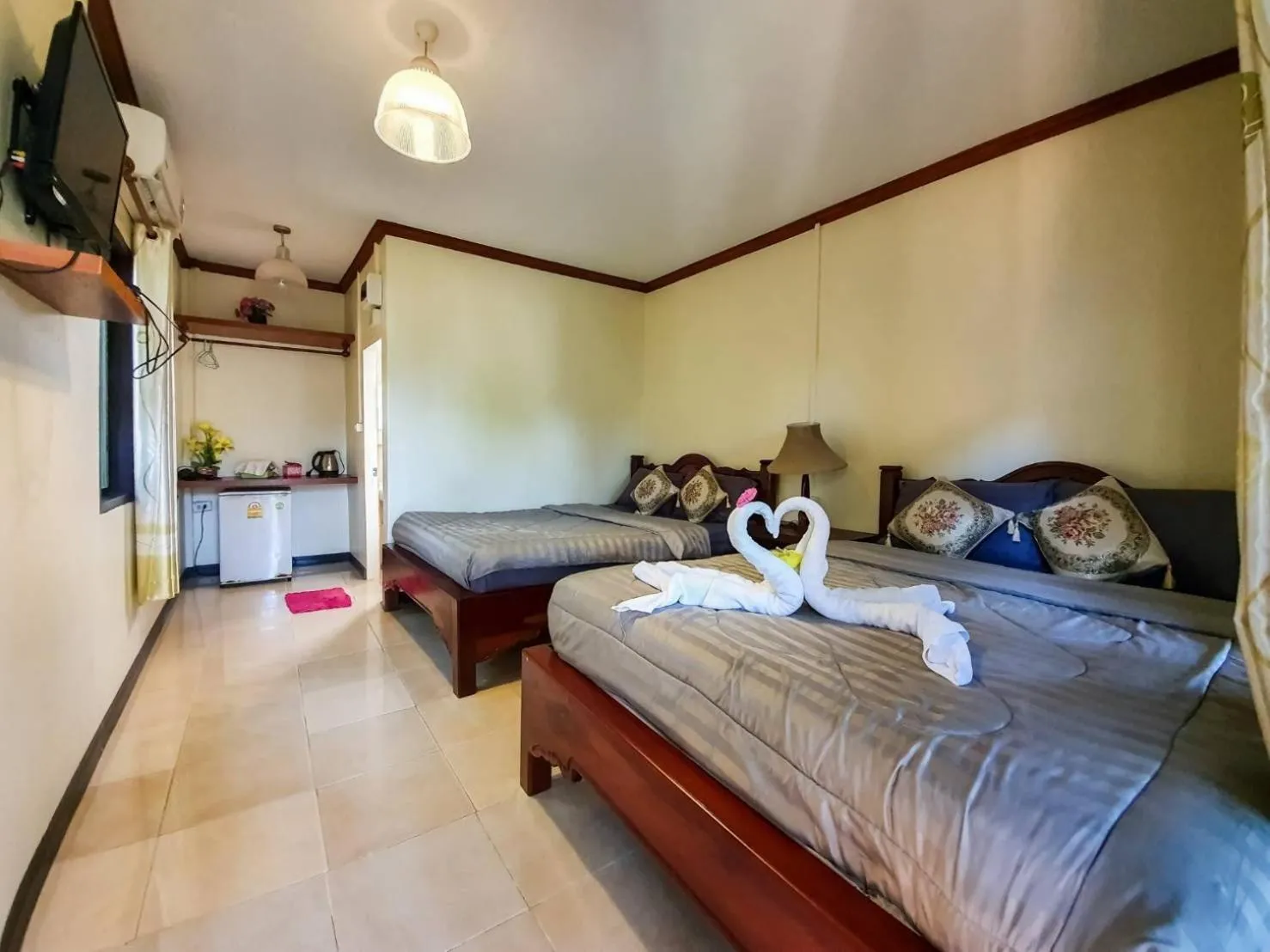 Bed in Tom Pizza Resort