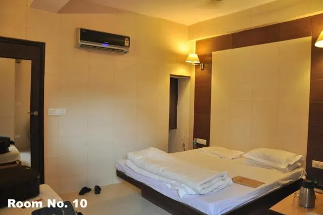 Property building, Bed in Hotel Golden Deluxe