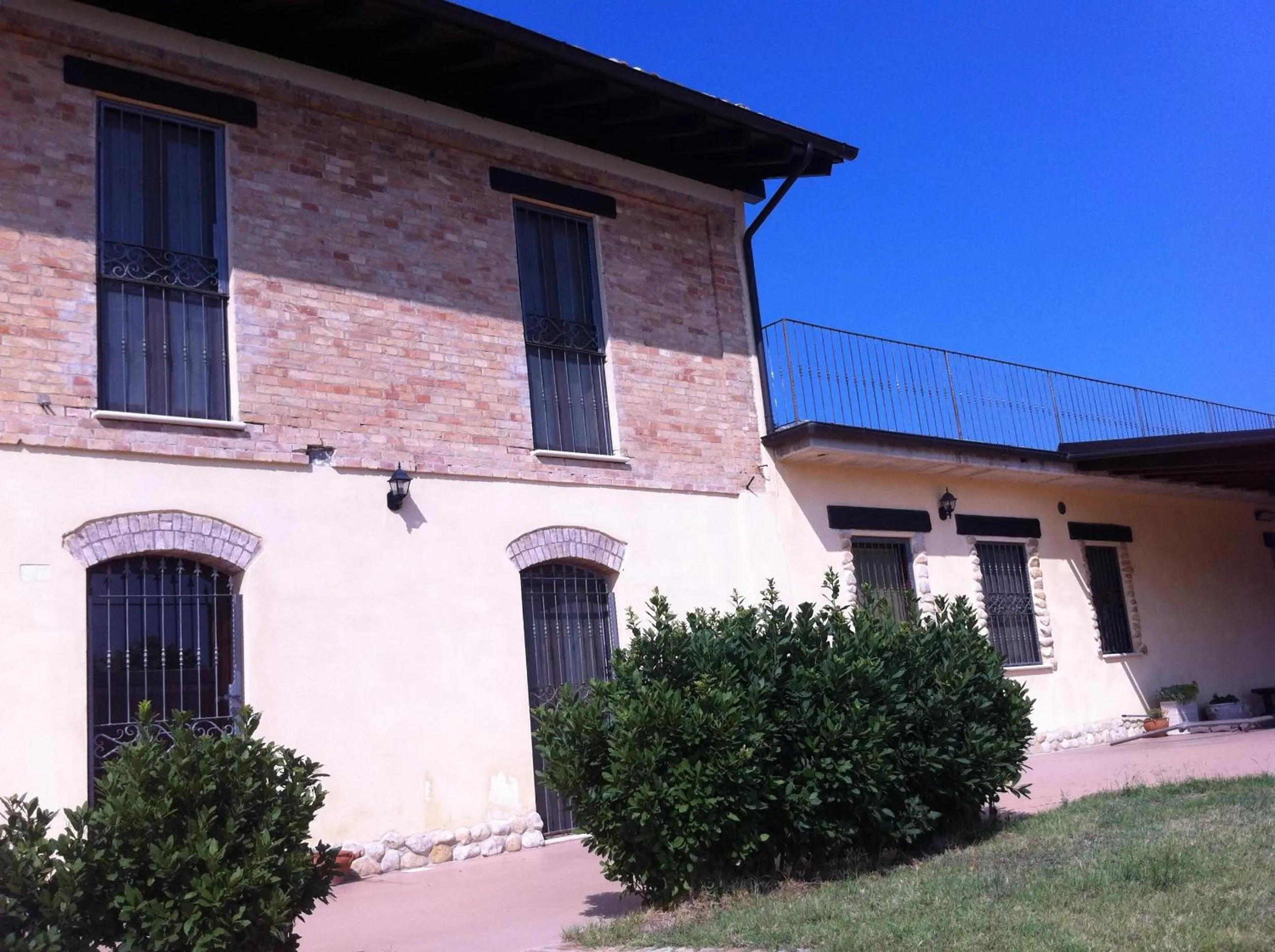 Property building in Villa Polercia