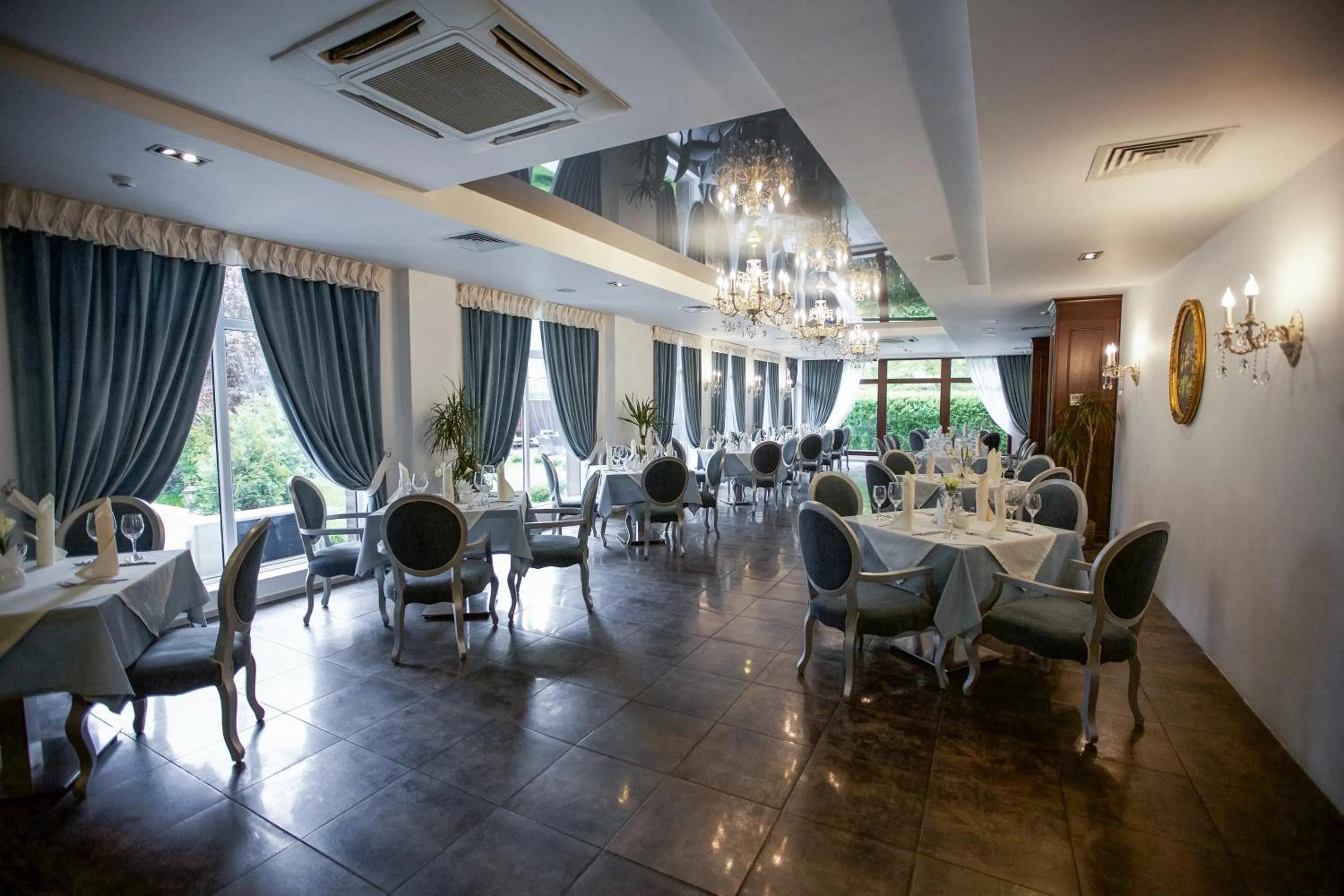 Restaurant/places to eat in Park Hotel Bishkek