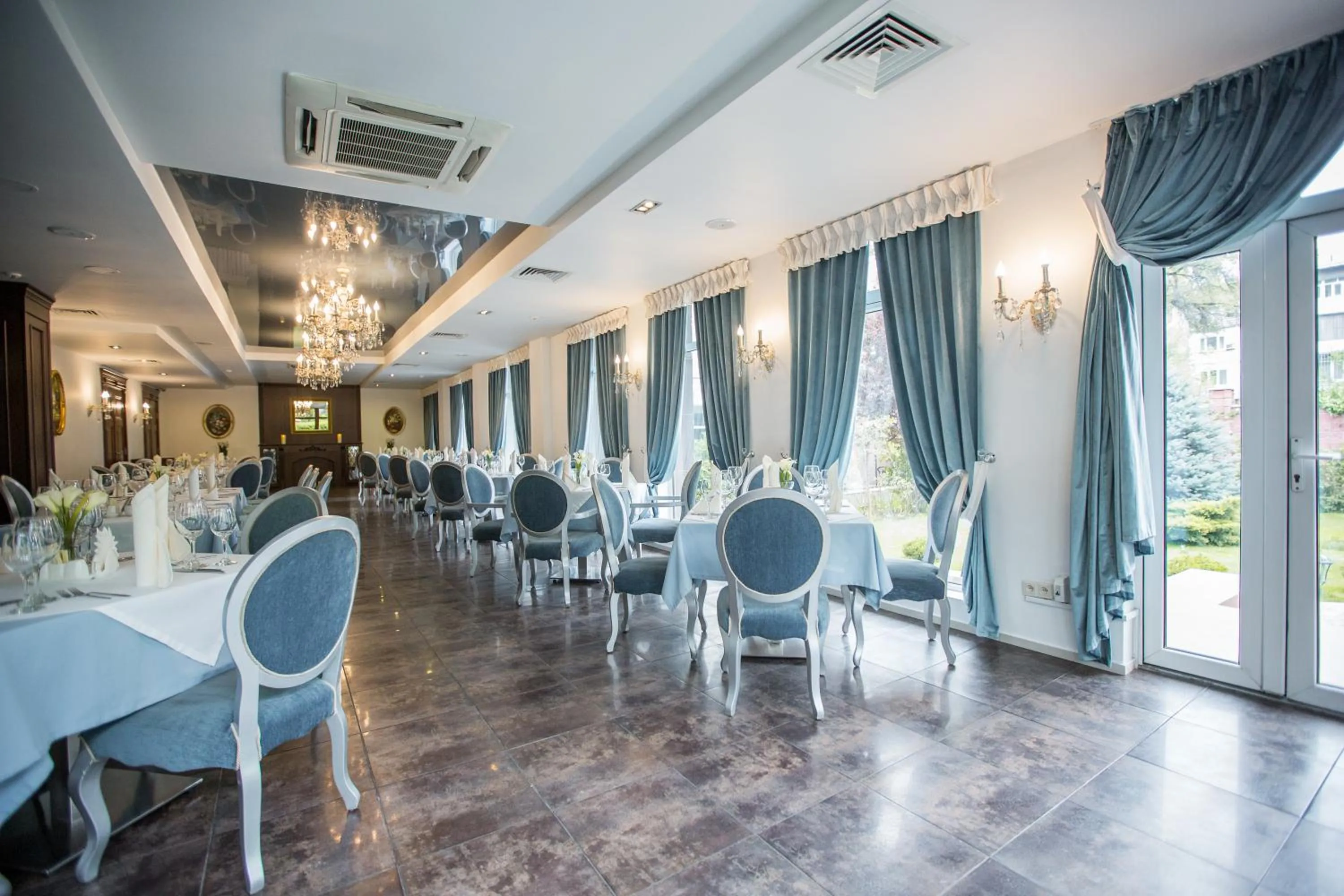 Restaurant/places to eat in Park Hotel Bishkek